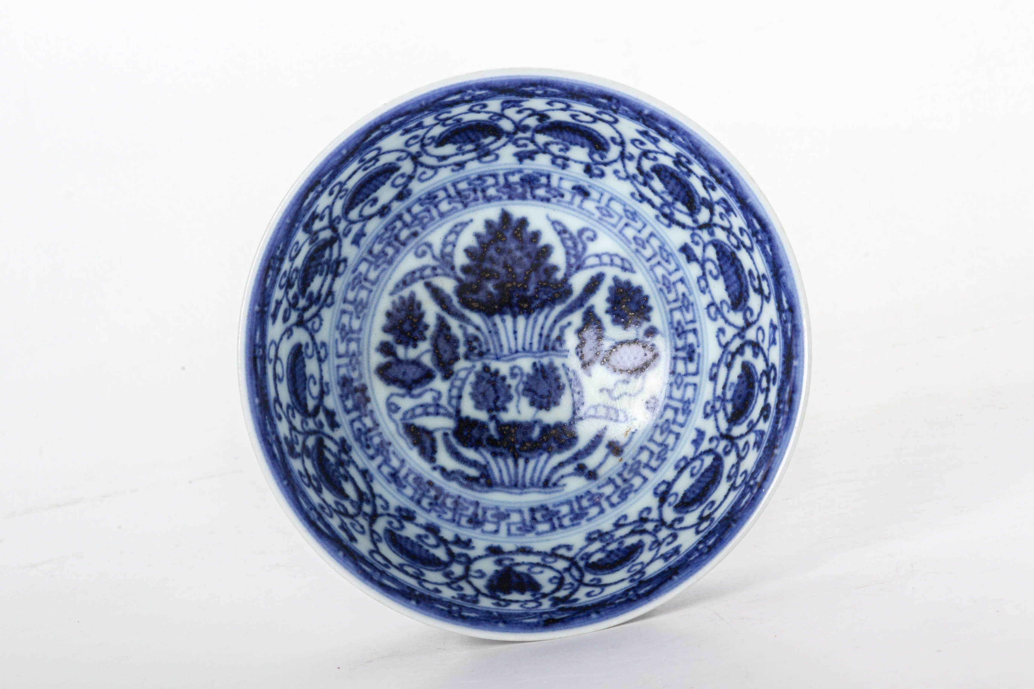 A BLUE AND WHITE LOTUS BOWL - Image 2 of 3