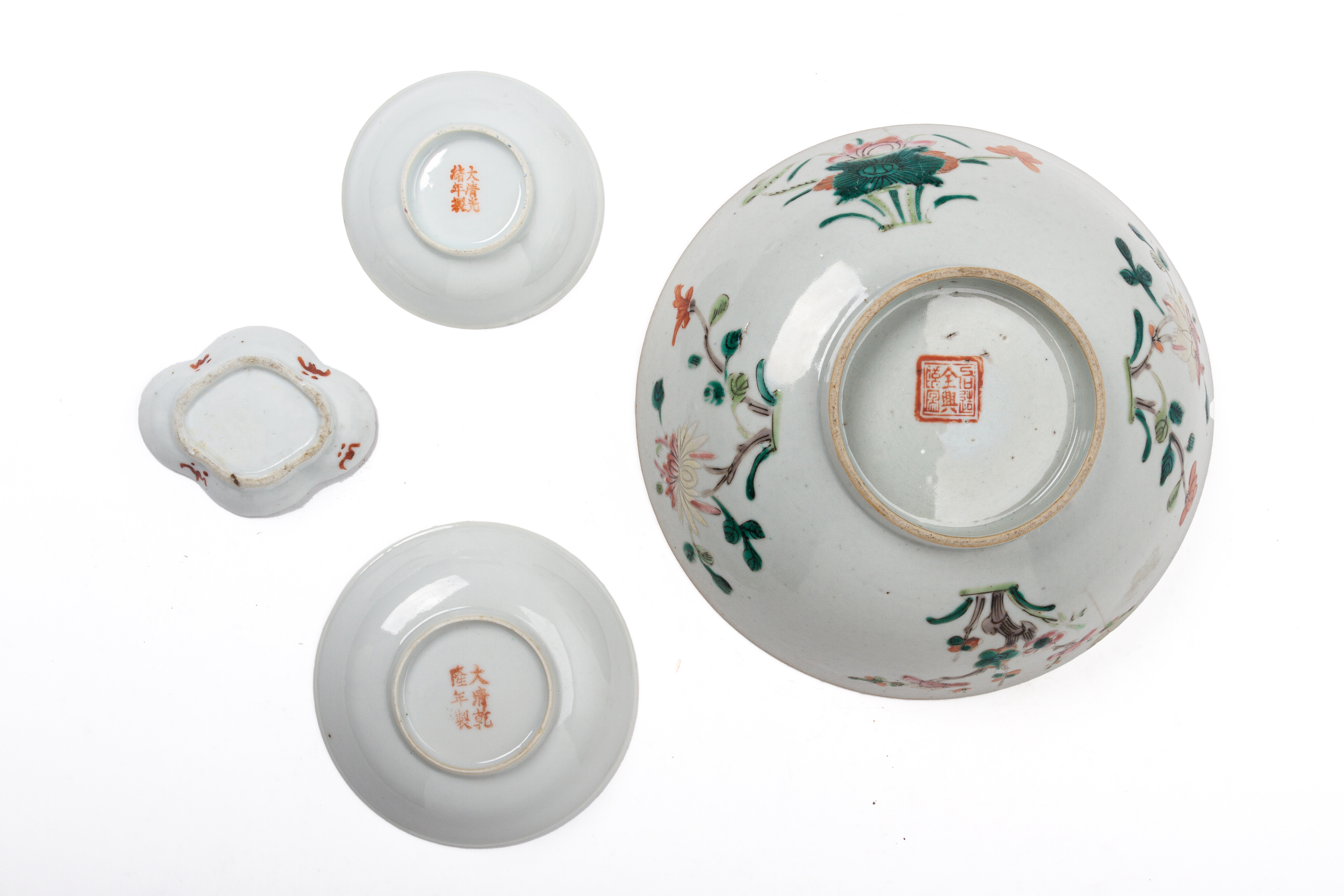 A GROUP OF PORCELAIN BOWLS AND DISHES - Image 5 of 5