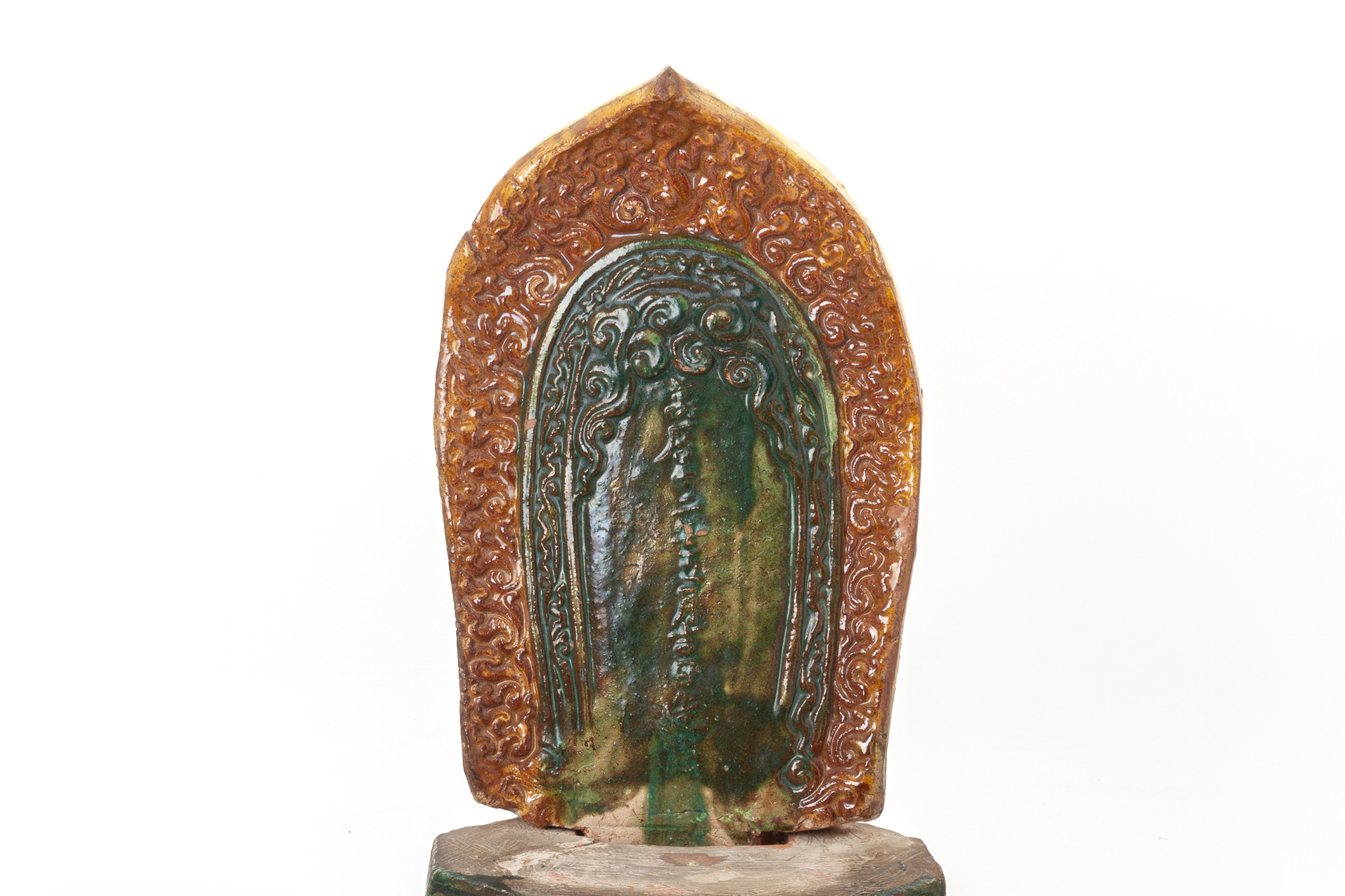 A CHINESE POTTERY FIGURE OF BUDDHA ON STAND - Image 3 of 4