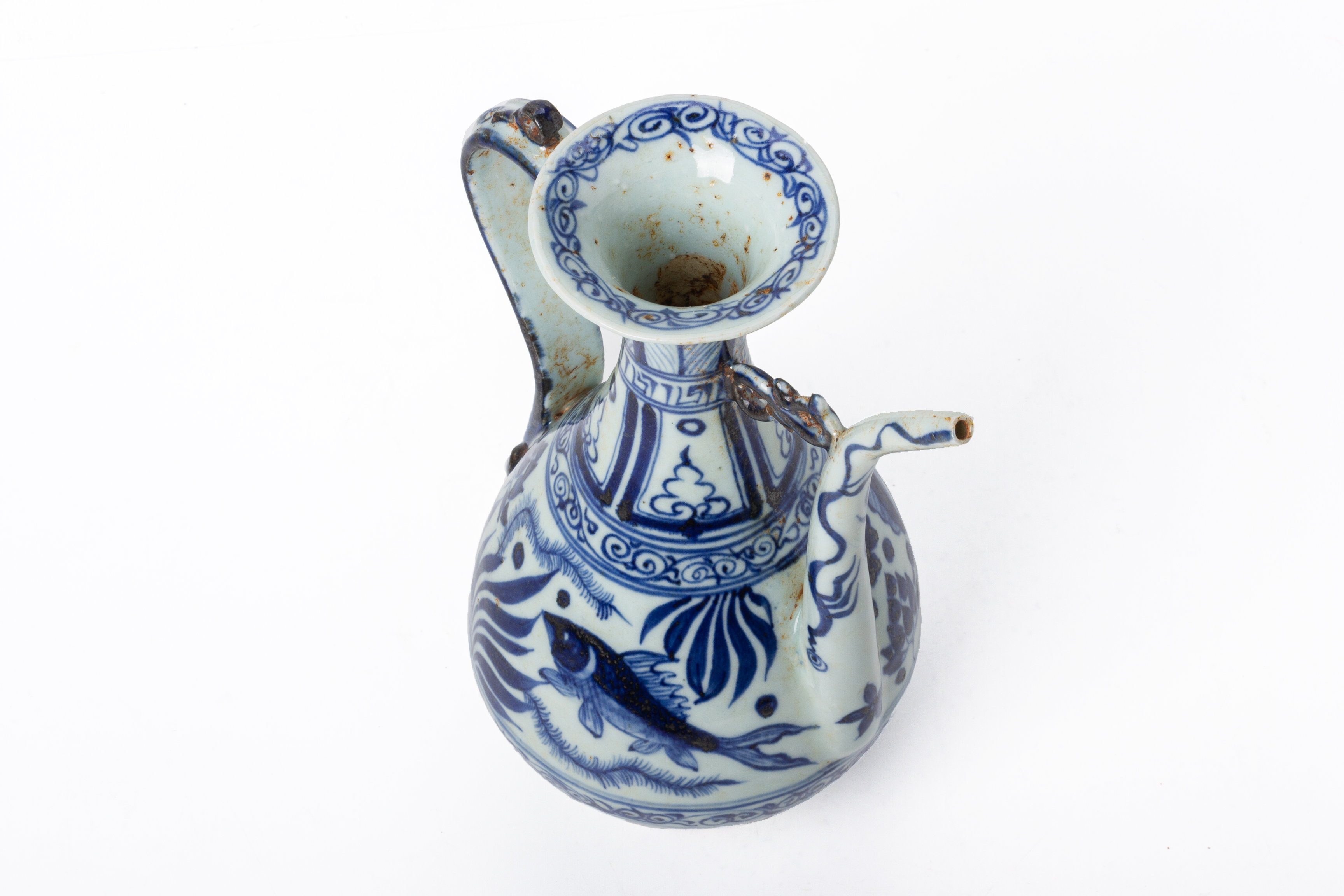 A CHINESE BLUE AND WHITE PORCELAIN EWER - Image 3 of 4