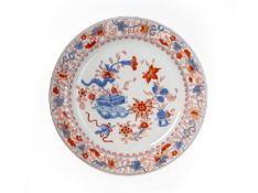 A CHINESE IMARI PORCELAIN PLATE