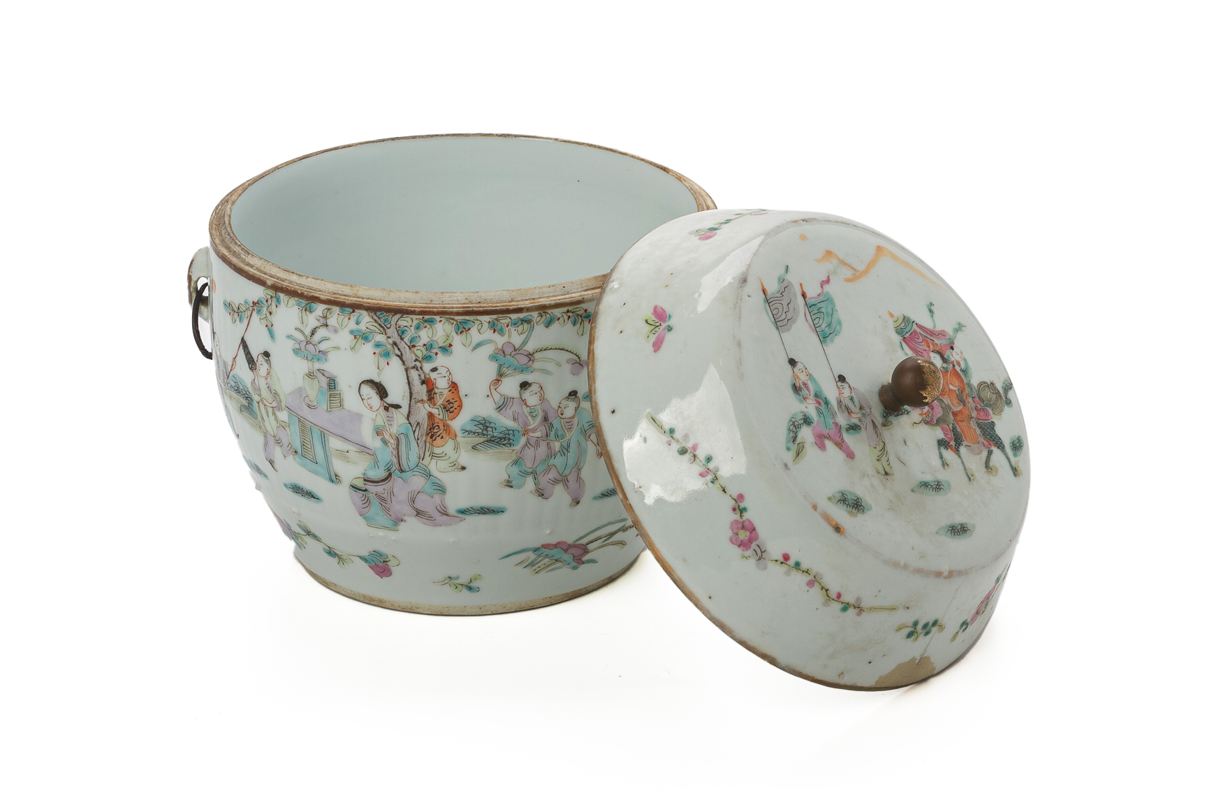 A FAMILLE ROSE PORCELAIN COVERED POT - Image 3 of 7