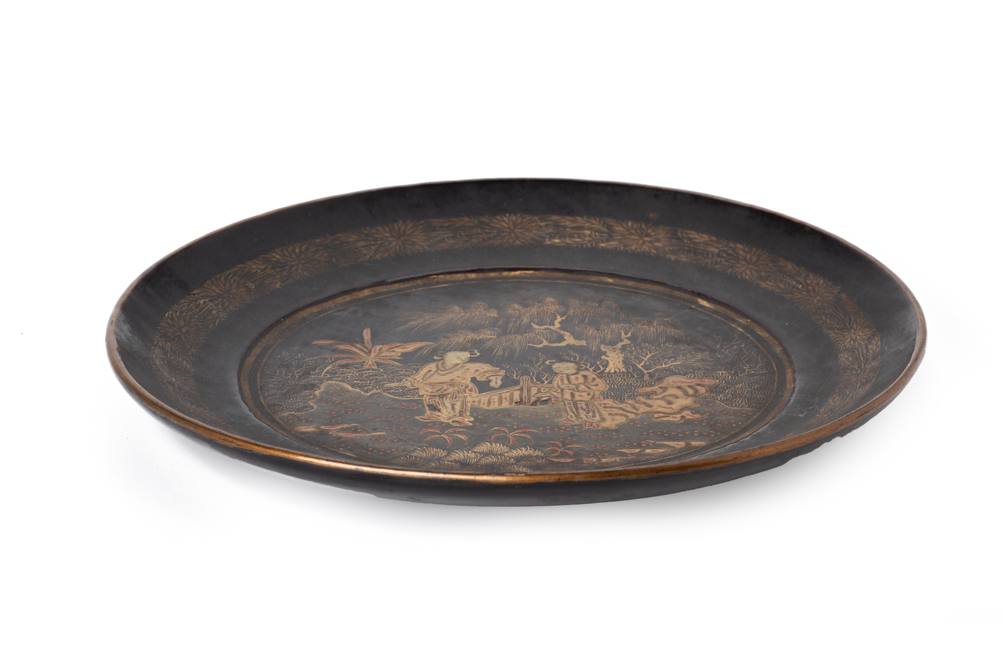 A CHINESE GILT AND BLACK LACQUER SMALL DISH - Image 3 of 3