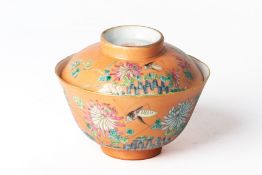 AN ORANGE GROUND FAMILLE ROSE PORCELAIN BOWL AND COVER