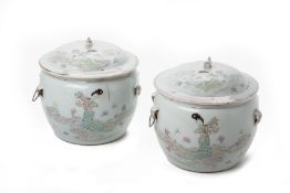 A PAIR OF FAMILLE ROSE PORCELAIN COVERED POTS