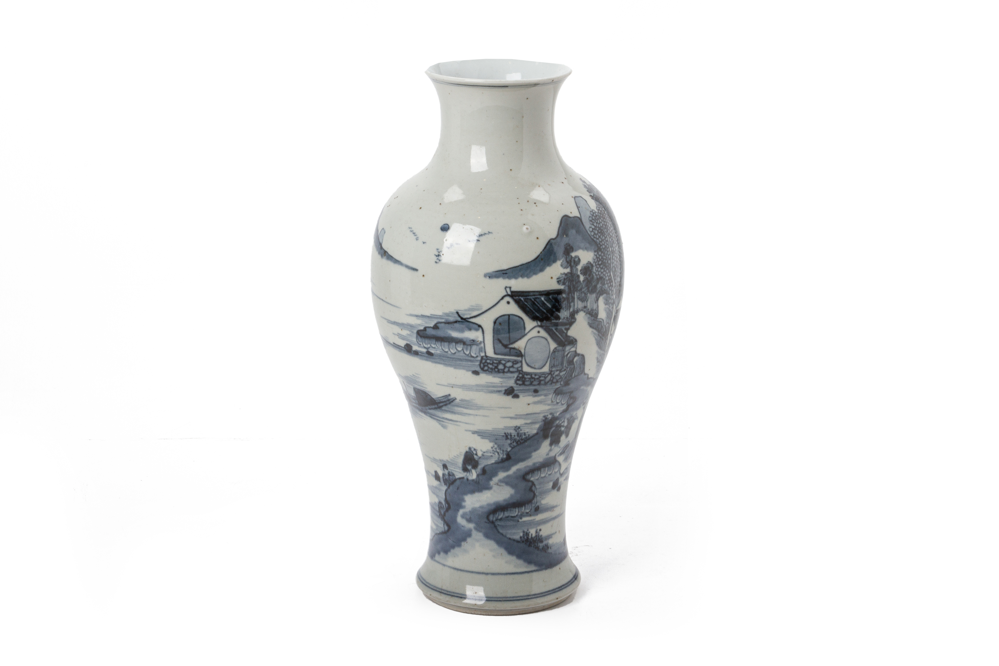 A BLUE AND WHITE PORCELAIN BALUSTER VASE - Image 2 of 4