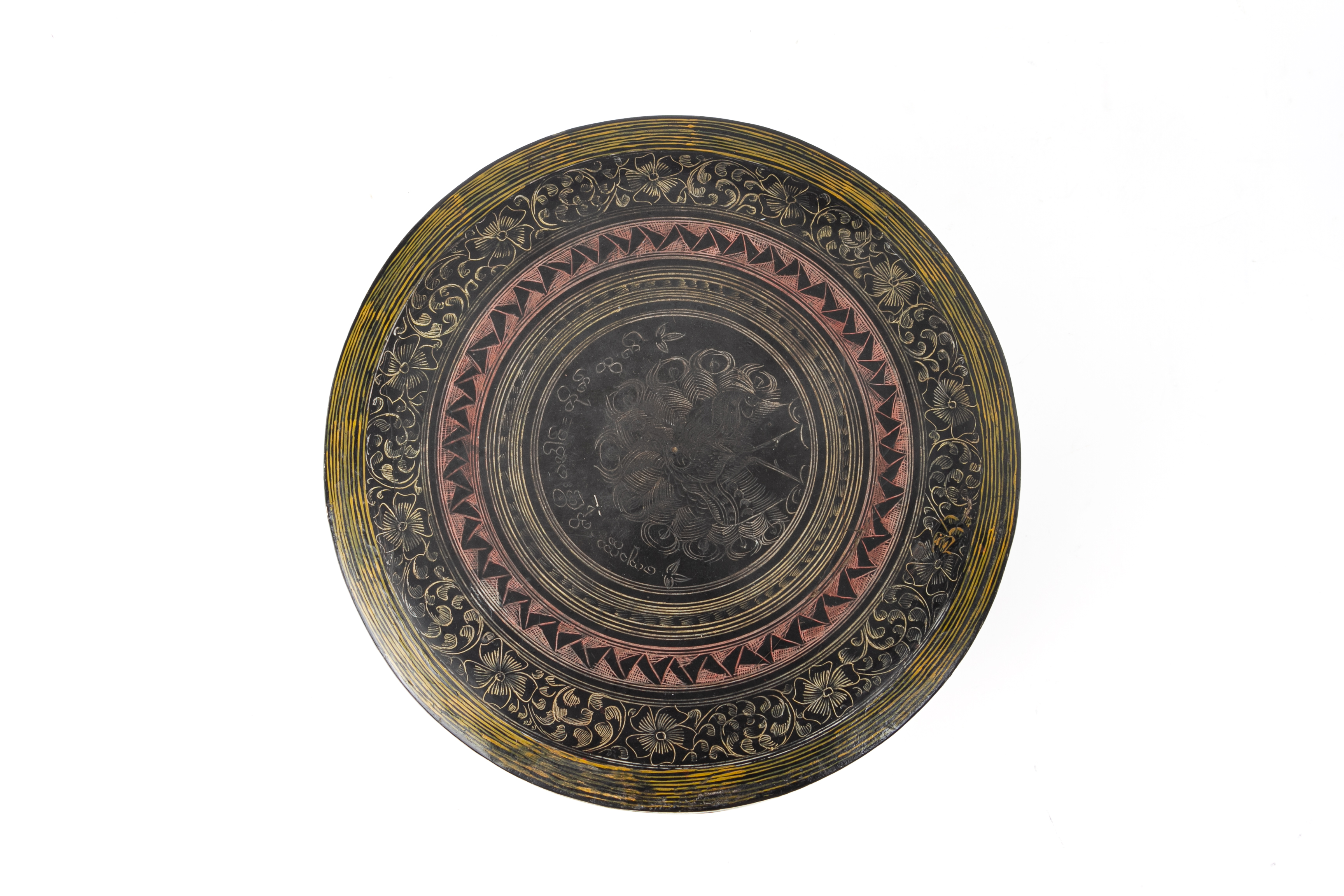 A LARGE BURMESE BLACK LACQUER CYLINDRICAL BETEL BOX - Image 3 of 3
