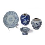 A GROUP OF CHINESE BLUE AND WHITE CERAMICS