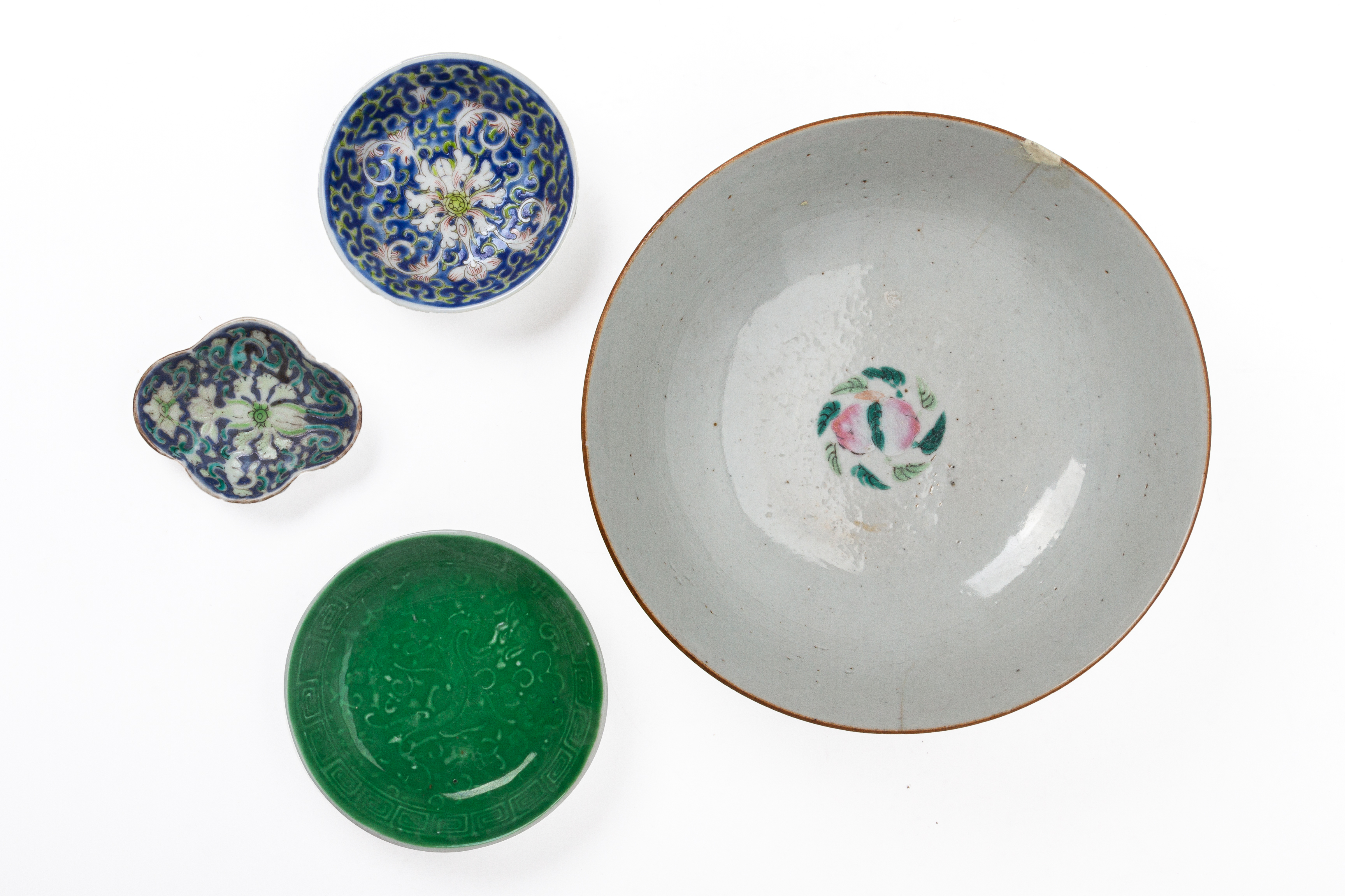 A GROUP OF PORCELAIN BOWLS AND DISHES - Image 4 of 5