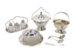 A QUANTITY OF SILVER PLATED ITEMS