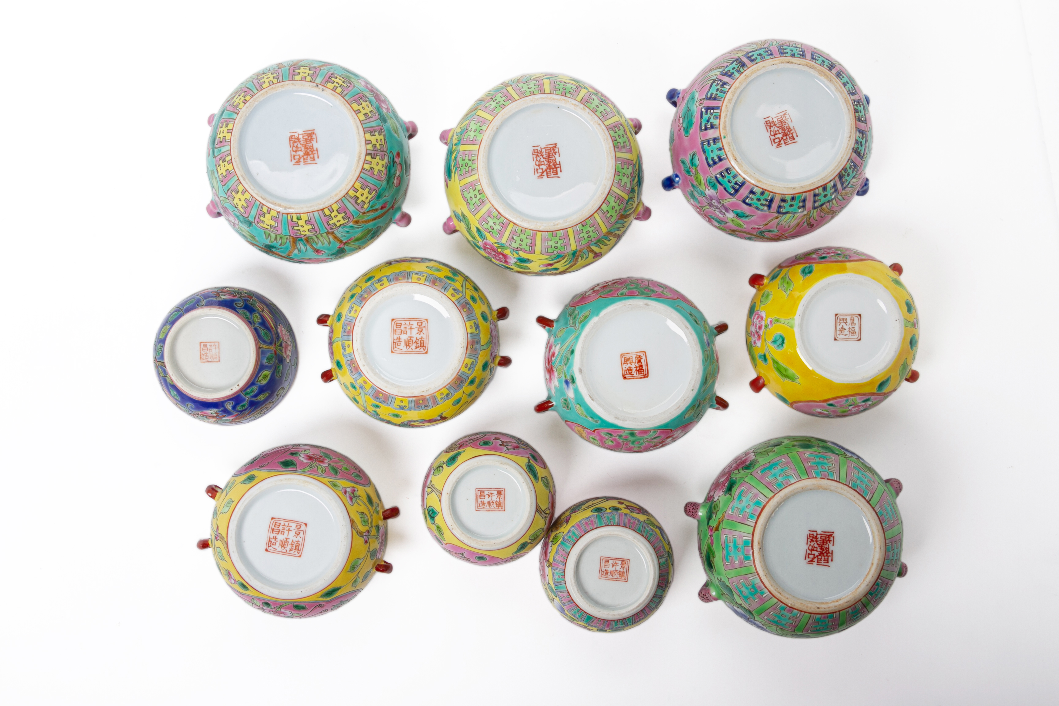 A COLLECTION OF PERANAKAN STYLE PORCELAIN ITEMS - Image 3 of 3