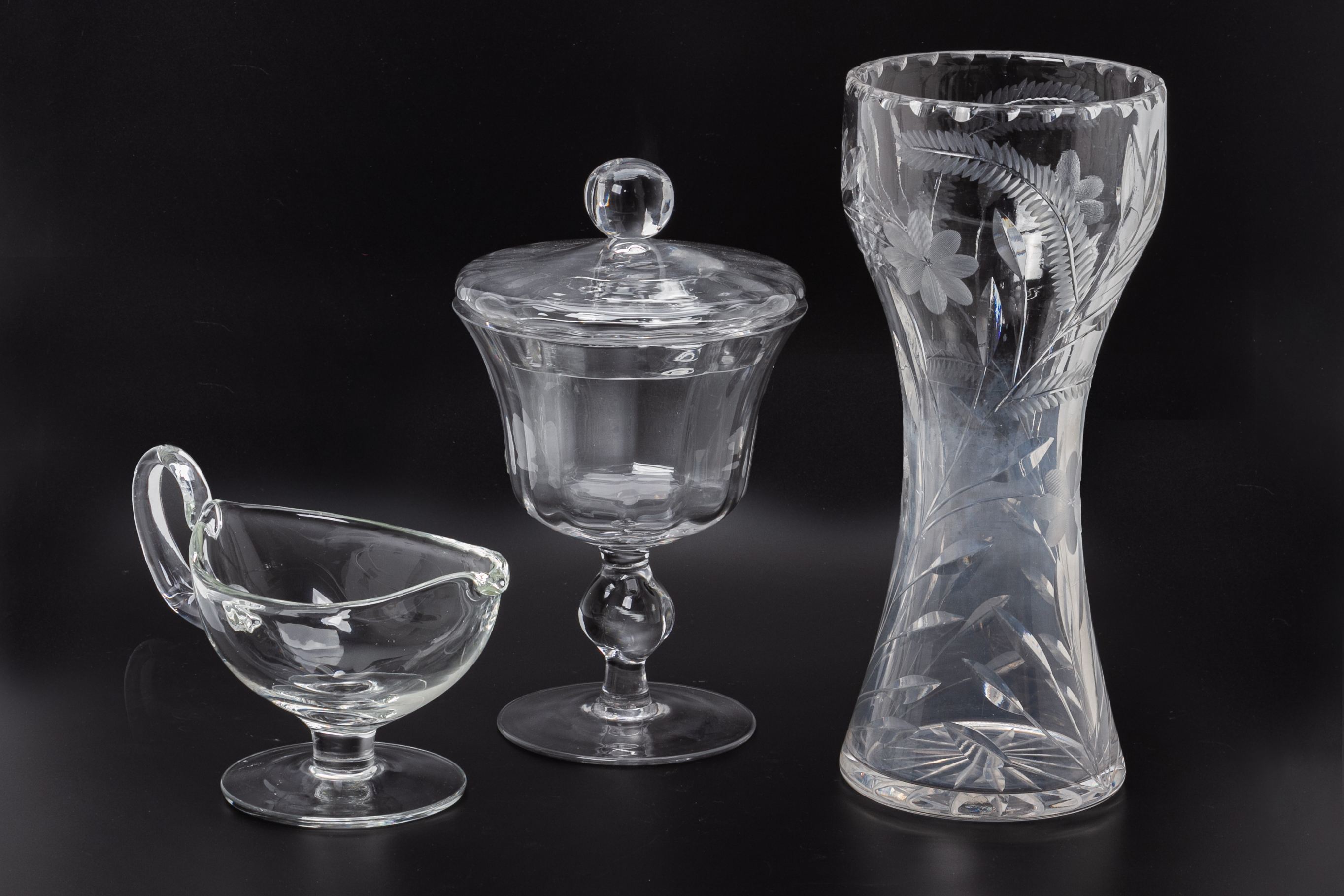 A GROUP OF GLASSWARE