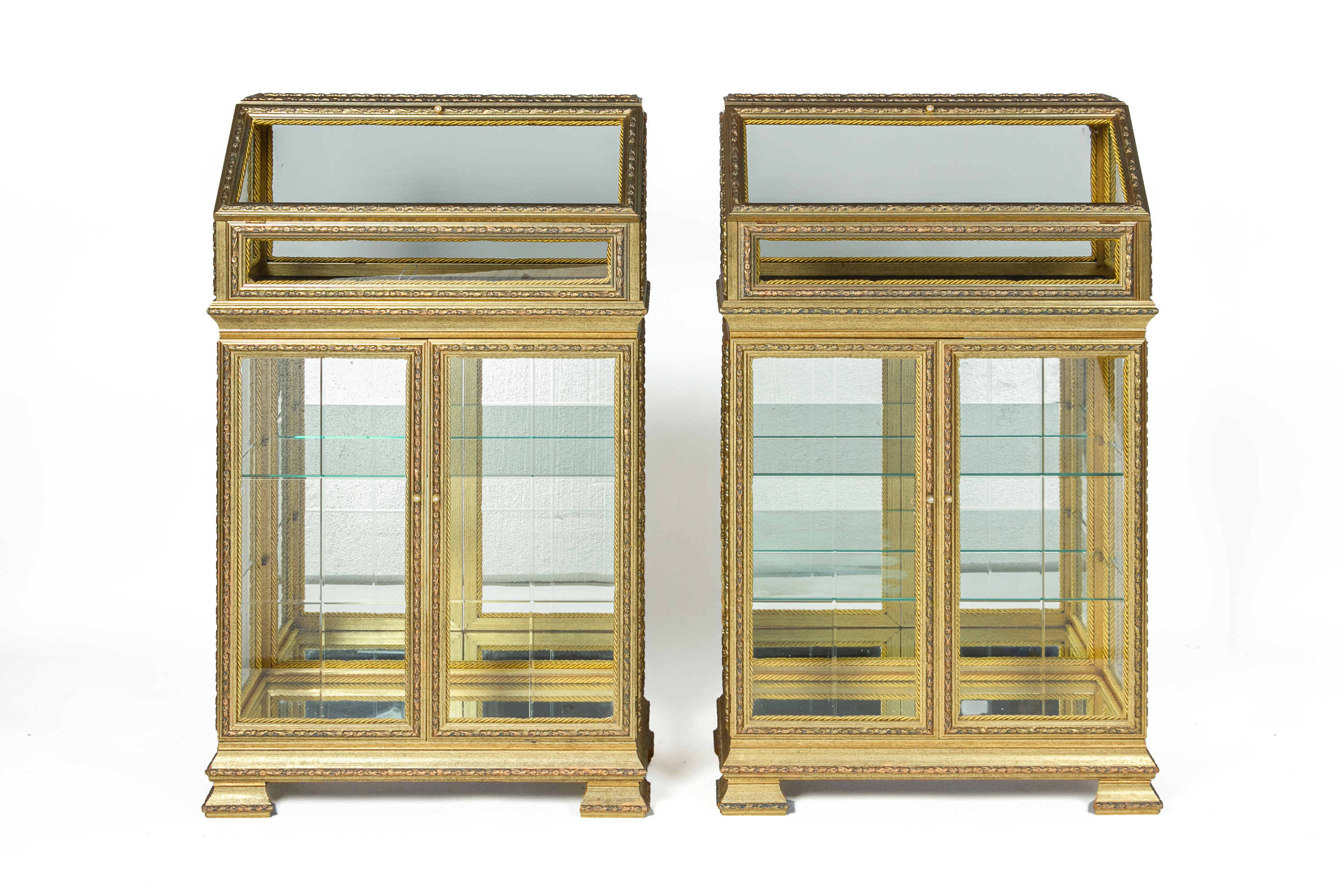 A PAIR OF ITALIAN GLAZED DISPLAY CABINETS BY DA VINCI - Image 2 of 4