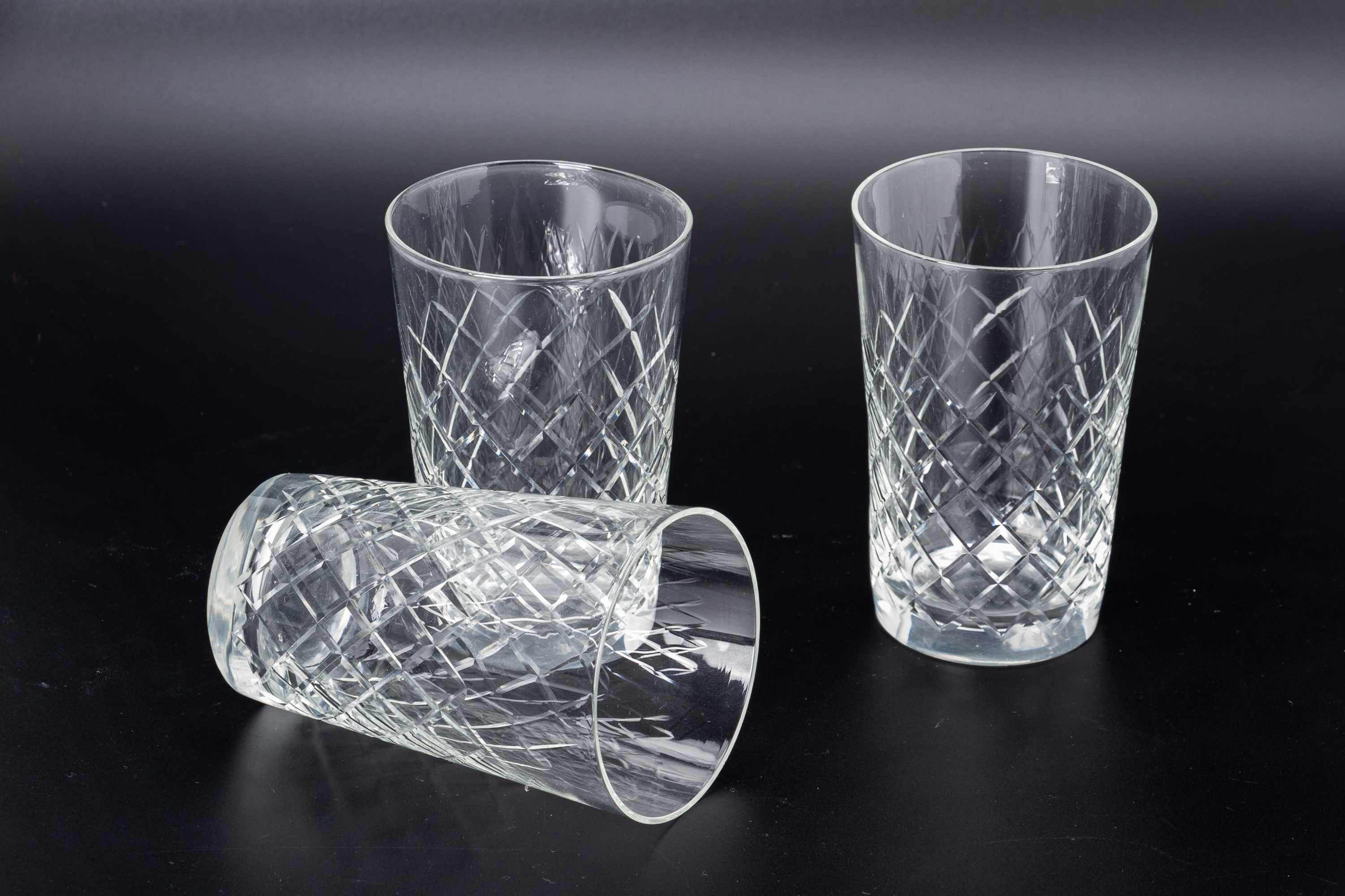 AN ANTIQUE GROUP OF GLASSWARE - Image 3 of 4