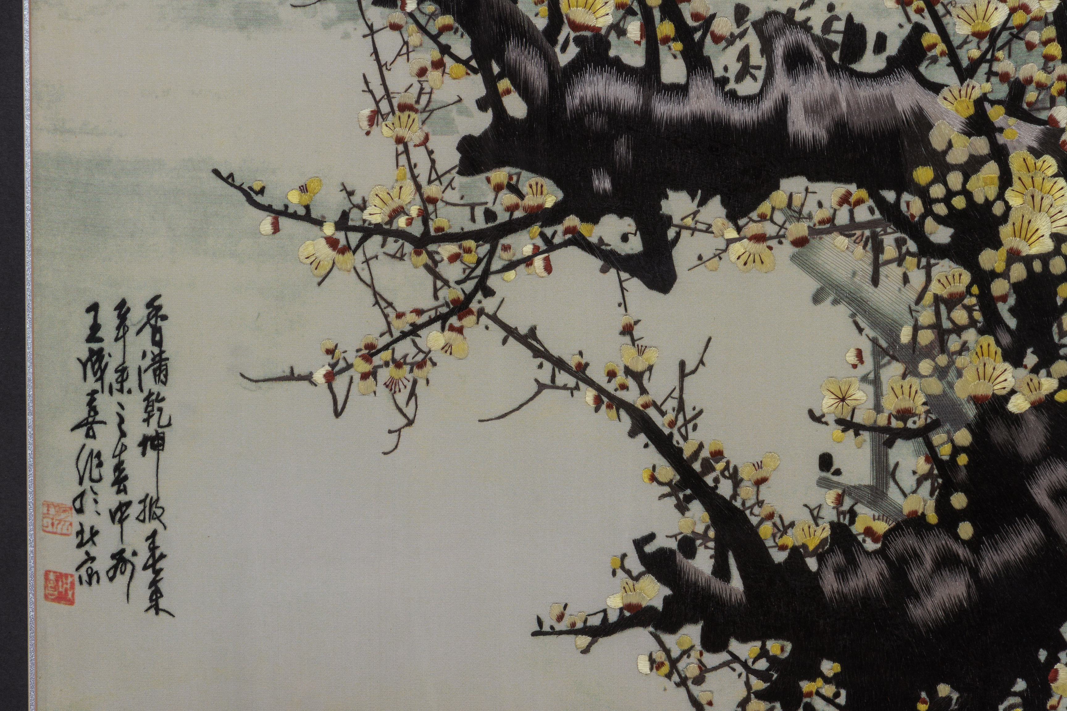 A CHINESE SILK PAINTING OF YELLOW PLUM BLOSSOM - Image 3 of 3