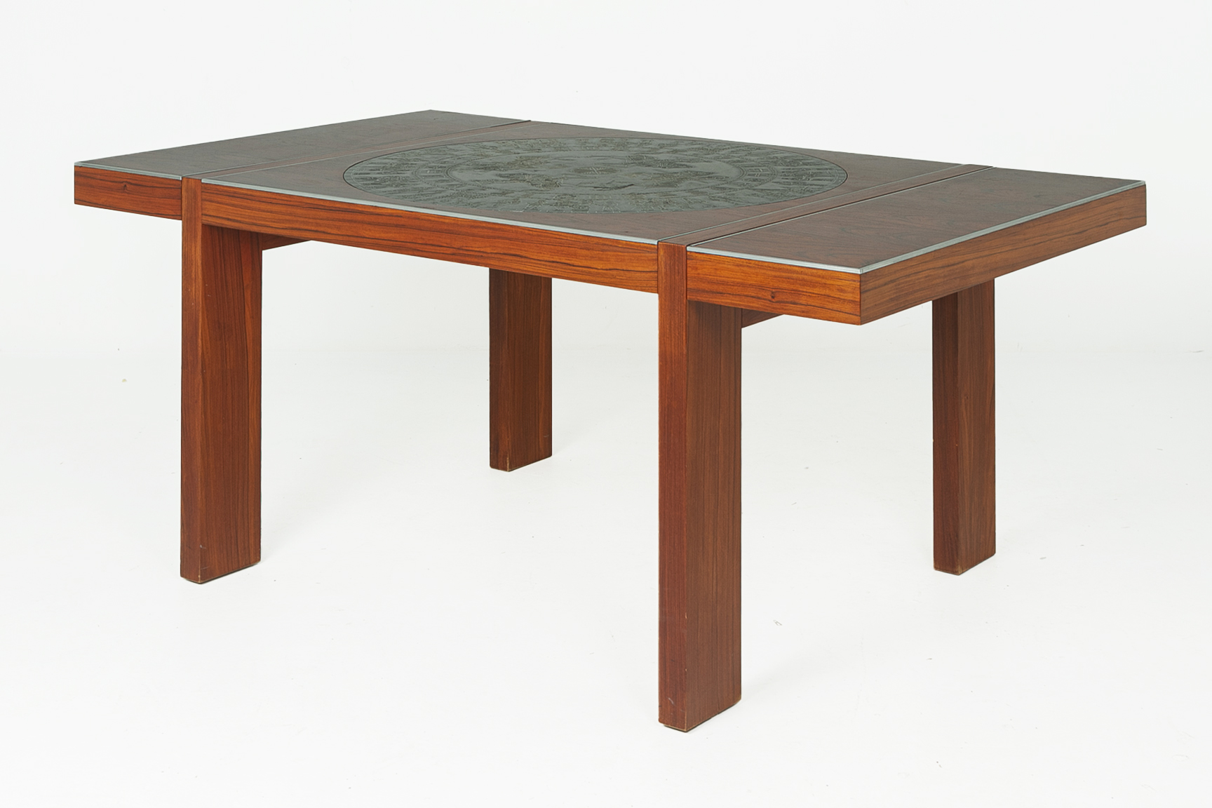 A MODERN EXTENDING DINING TABLE