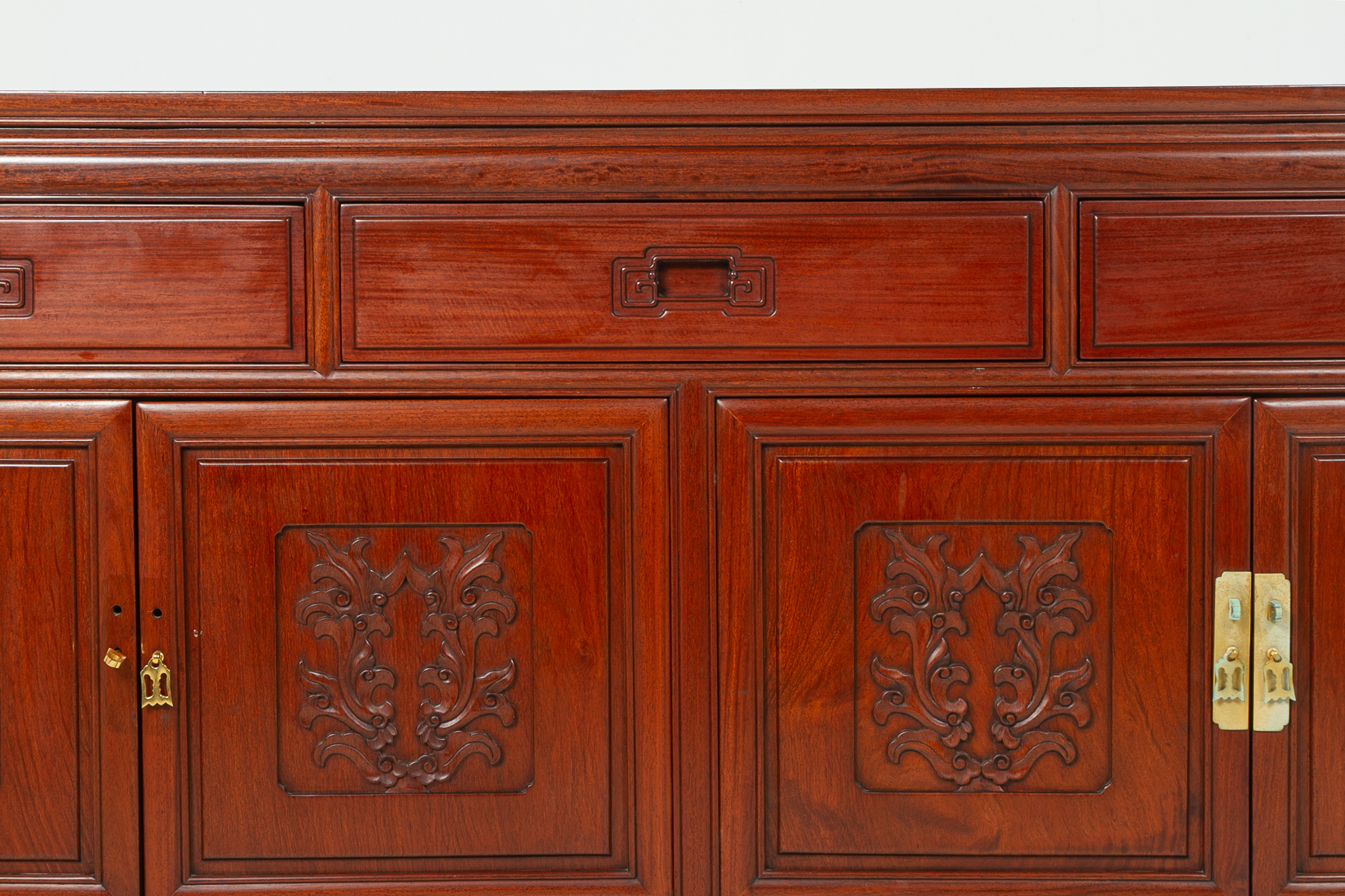 A ROSEWOOD SIDEBOARD - Image 3 of 3