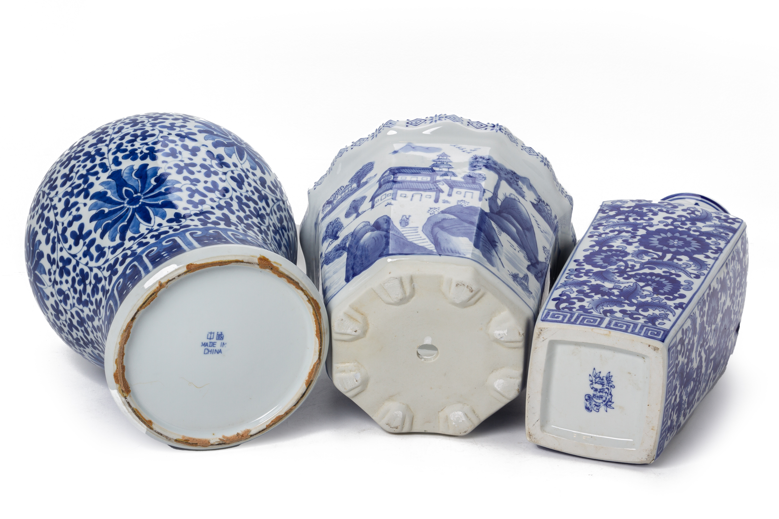 THREE MODERN BLUE AND WHITE CHINESE CERAMICS - Image 3 of 4