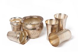 A GROUP OF SILVER AND SILVER PLATED ITEMS