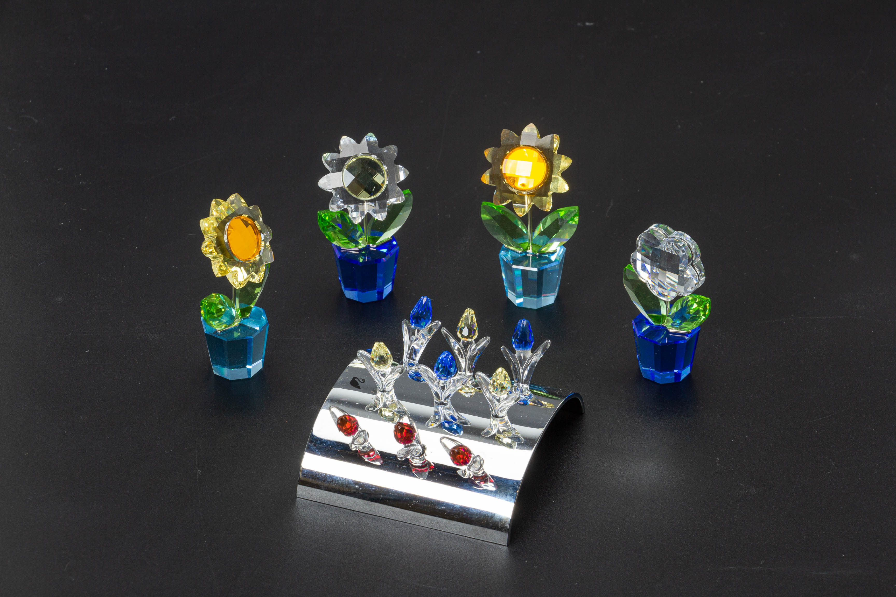 A COLLECTION OF SWAROVSKI FLOWERS - Image 2 of 3