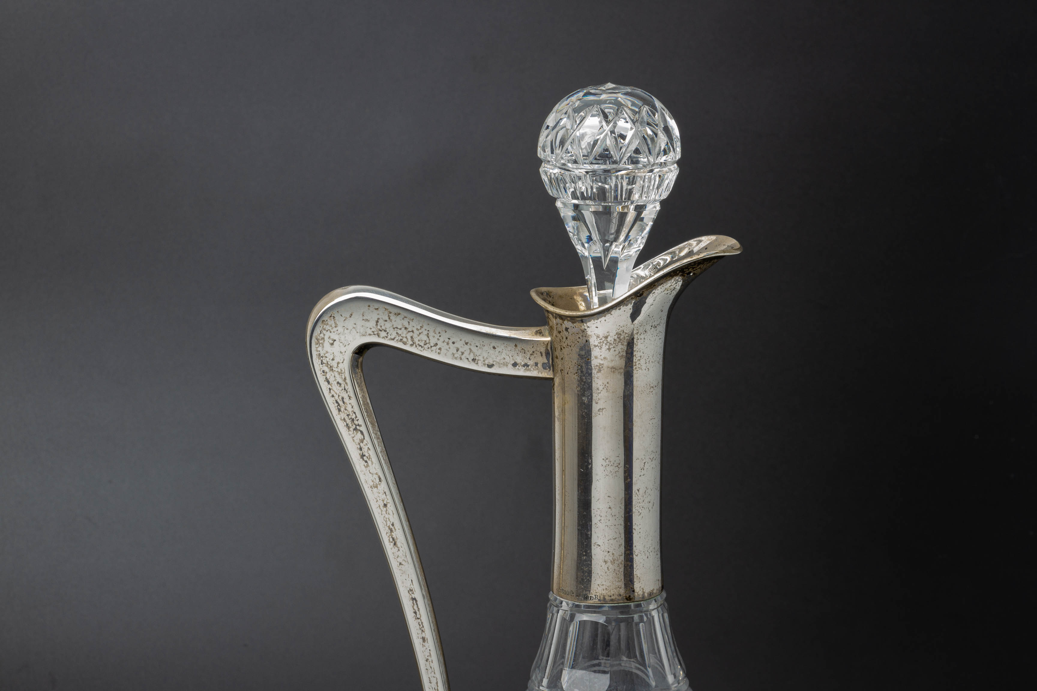 A SILVER MOUNTED CUT GLASS CLARET JUG - Image 2 of 3