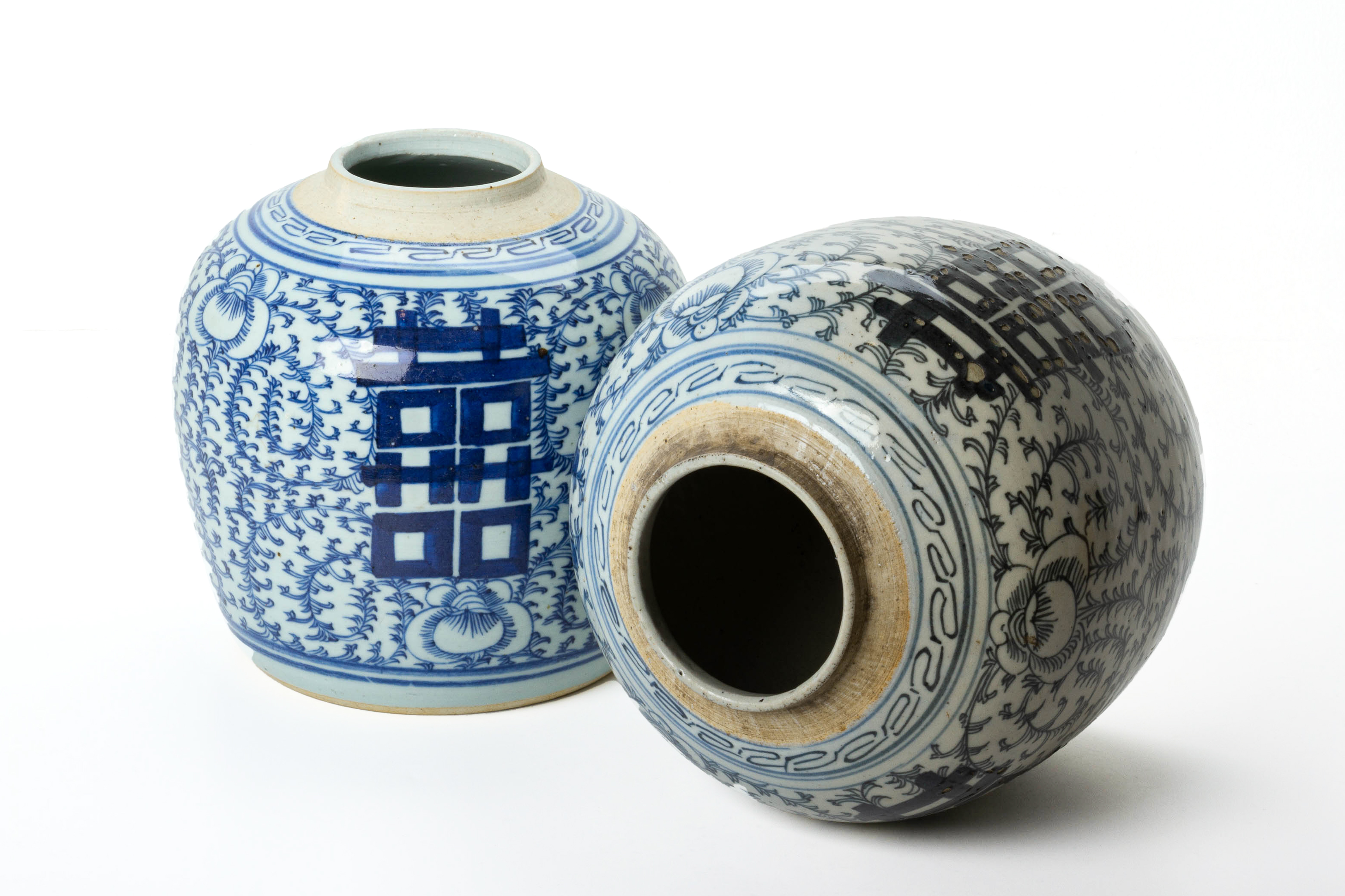 THREE BLUE AND WHITE 'DOUBLE HAPPINESS' JARS - Image 4 of 4