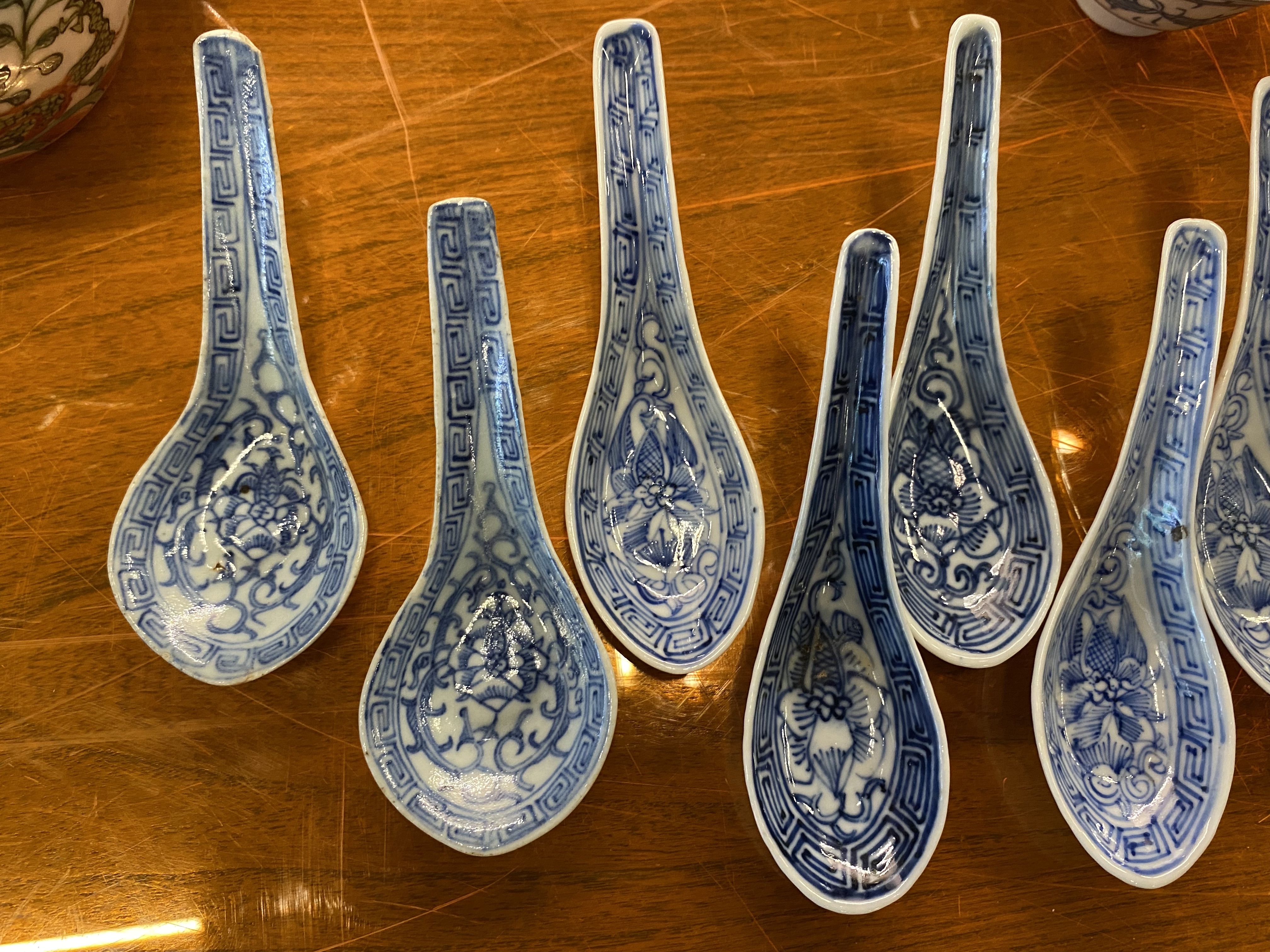 A PART SERVICE OF CHINESE BLUE AND WHITE PORCELAIN BOWLS - Image 12 of 14