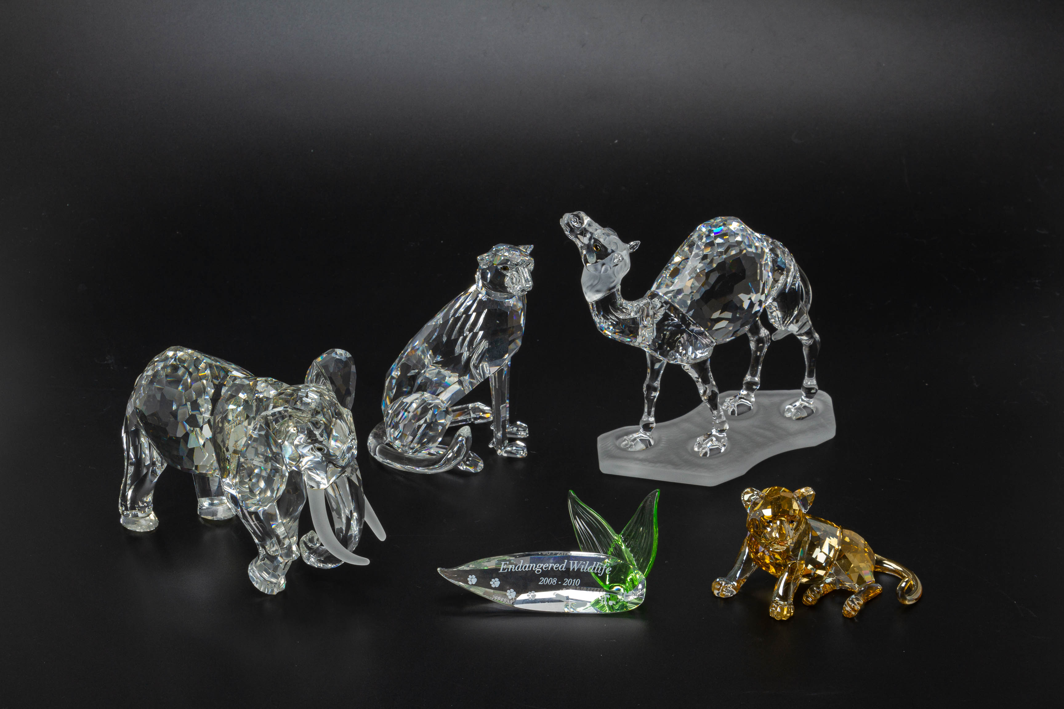 A COLLECTION OF SWAROVSKI ENDANGERED WILDLIFE SERIES FIGURES - Image 2 of 3