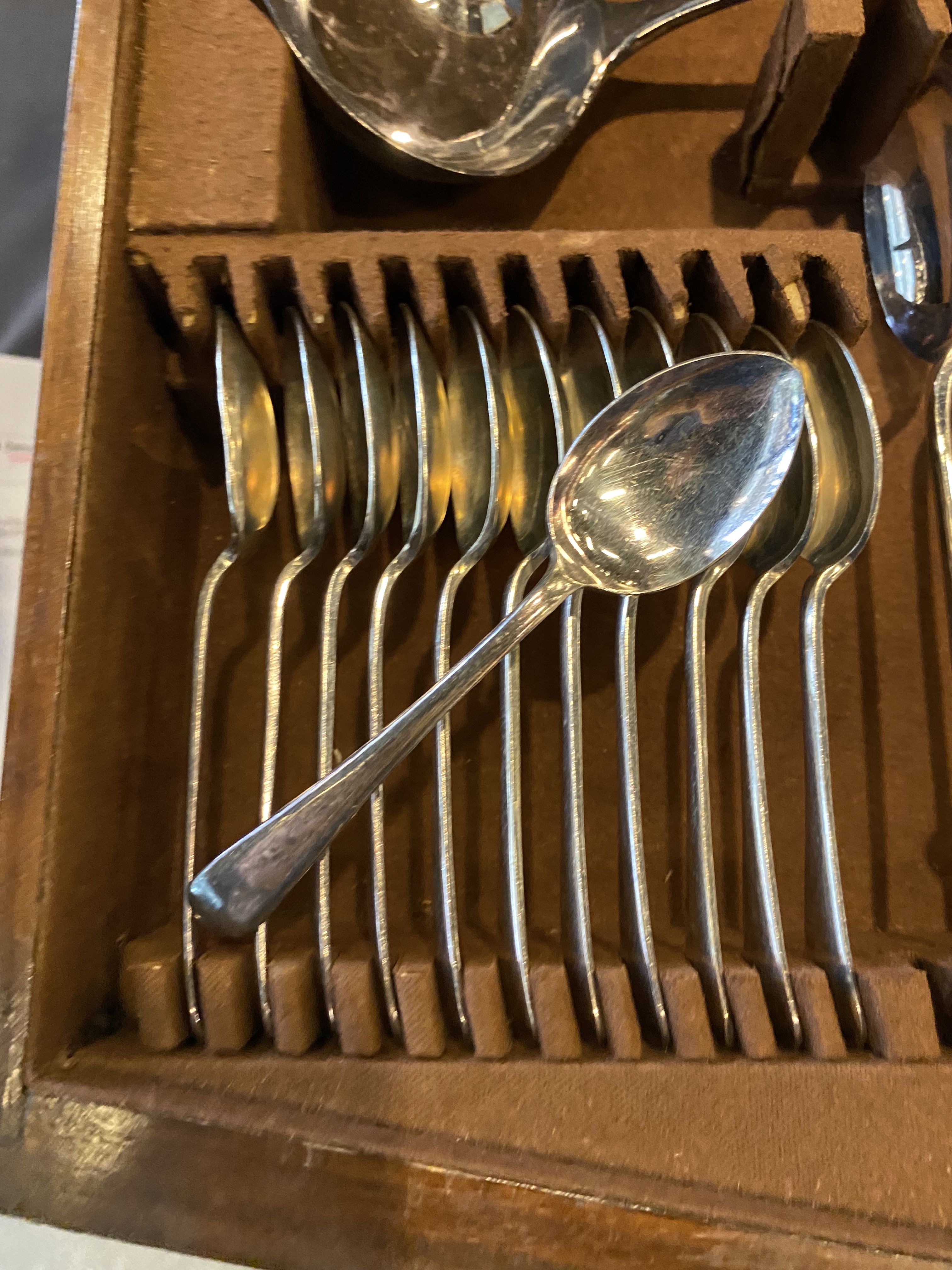 A SERVICE OF ENGLISH SILVER PLATED CUTLERY - Image 11 of 14