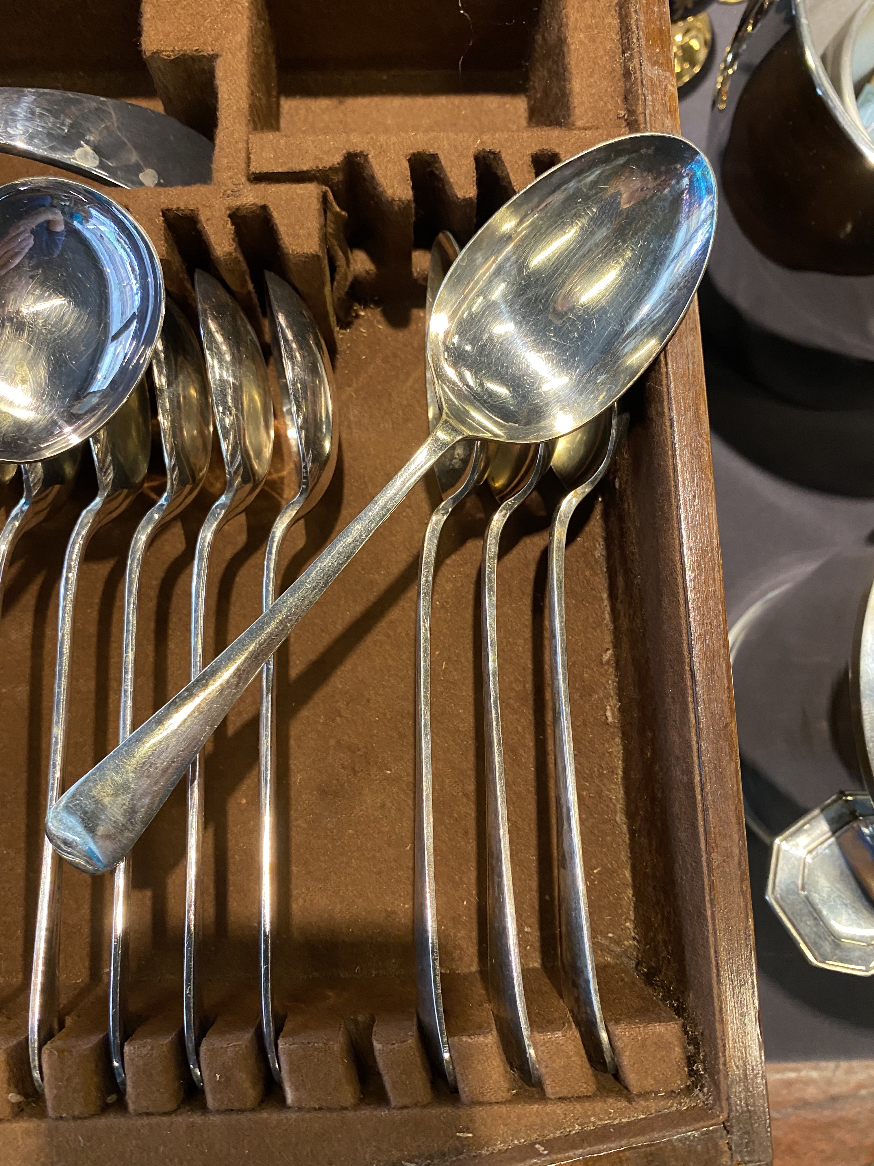 A SERVICE OF ENGLISH SILVER PLATED CUTLERY - Image 14 of 14