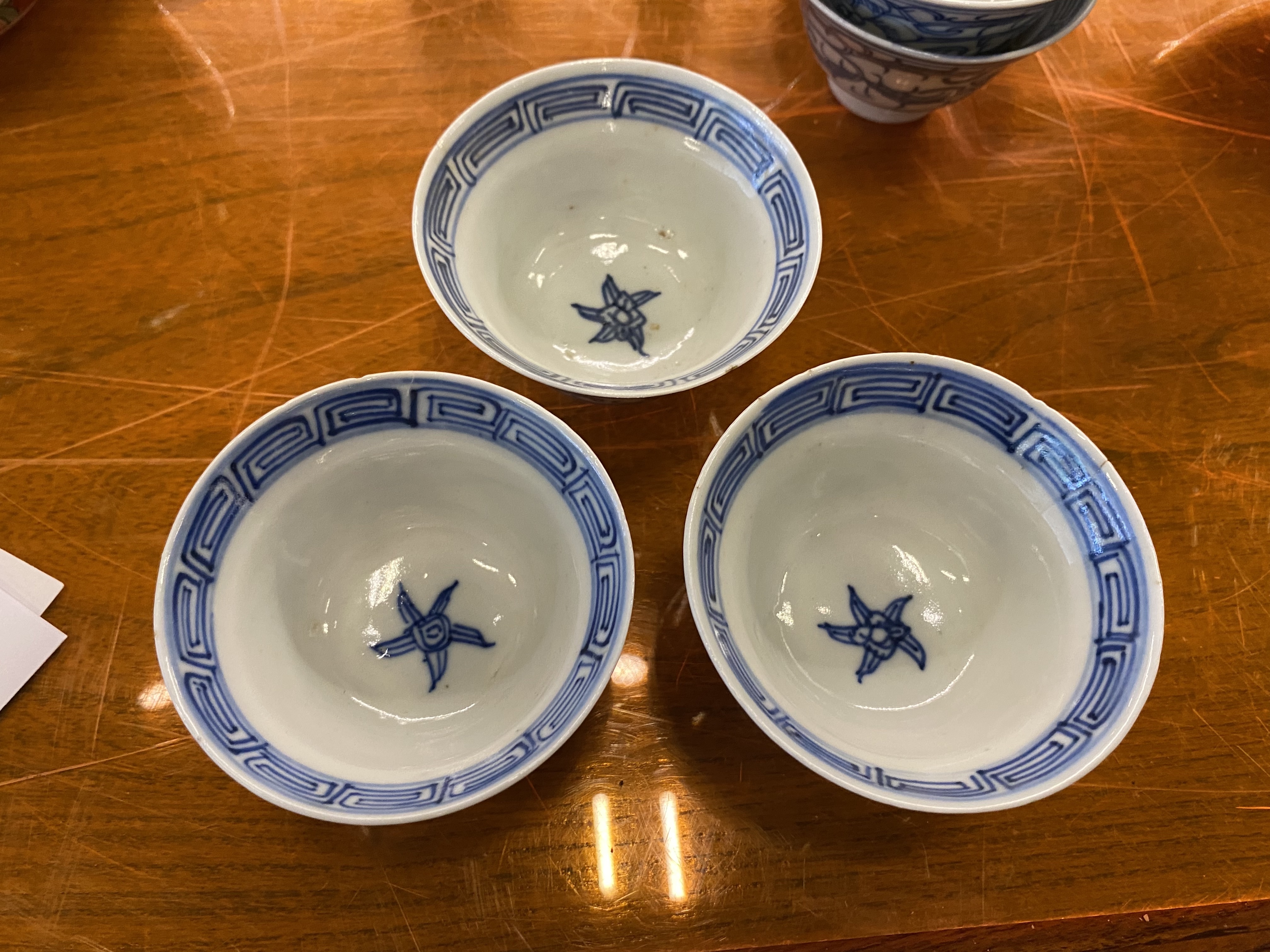 A PART SERVICE OF CHINESE BLUE AND WHITE PORCELAIN BOWLS - Image 8 of 14