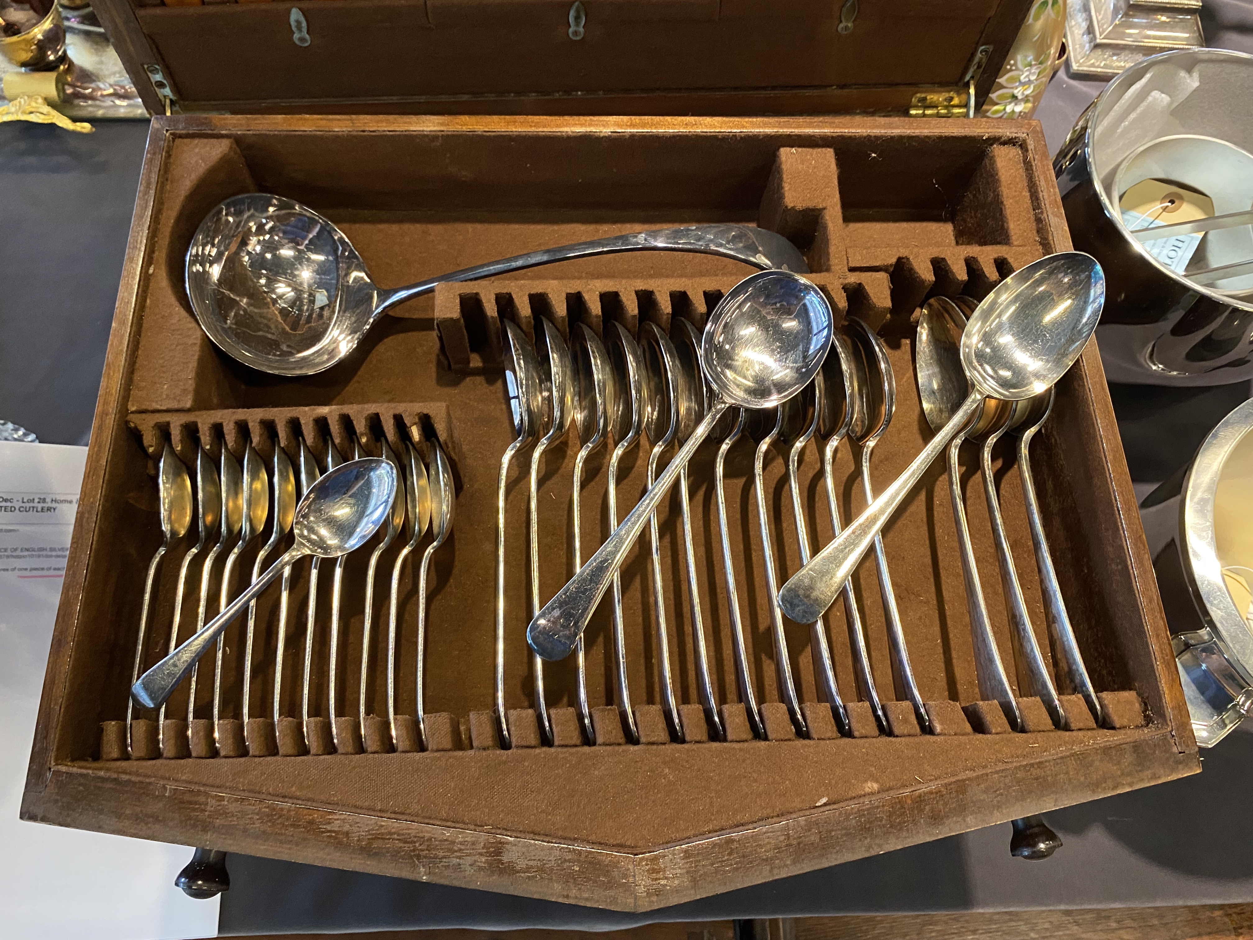 A SERVICE OF ENGLISH SILVER PLATED CUTLERY - Image 12 of 14