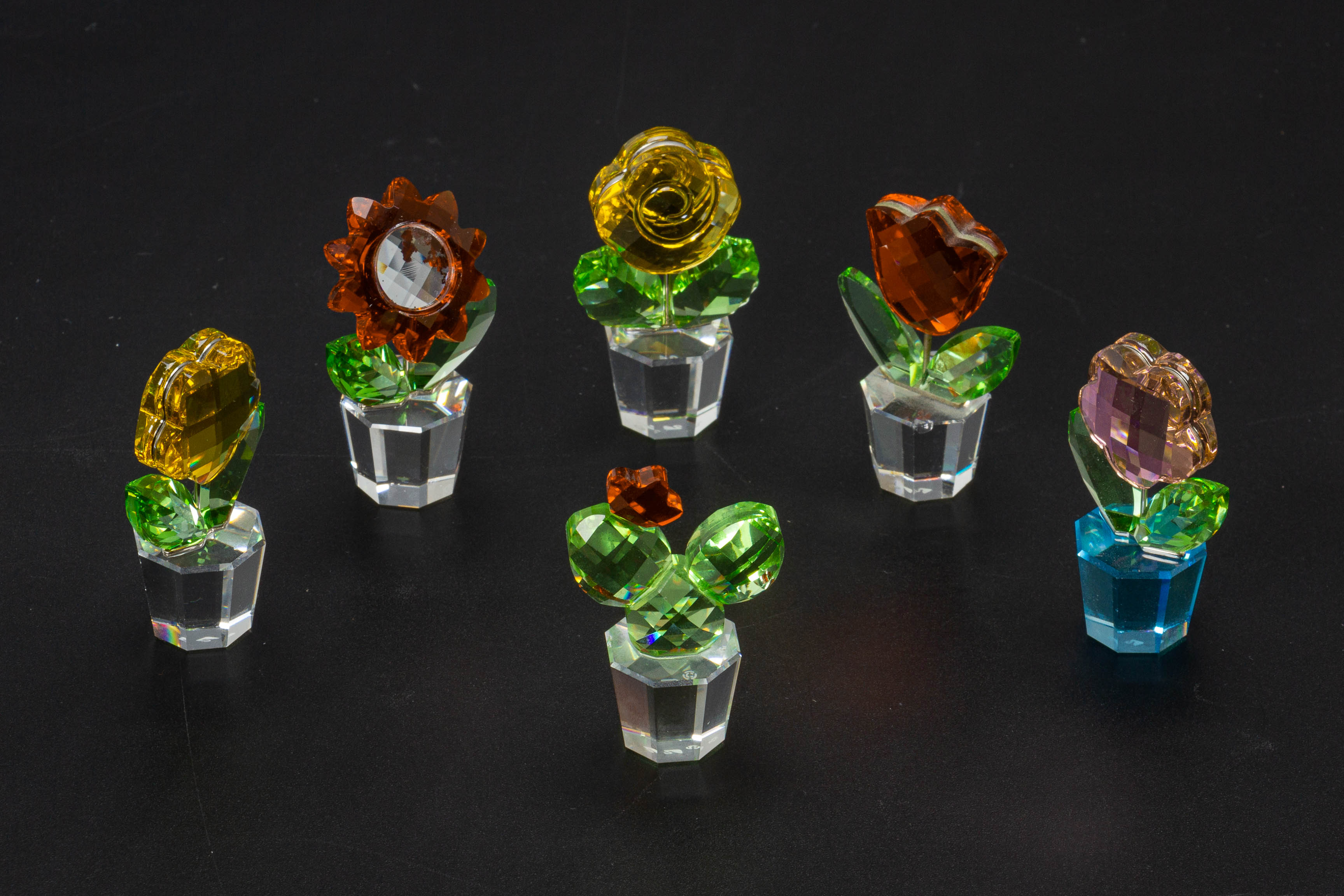 A COLLECTION OF SWAROVSKI FLOWERS - Image 3 of 3