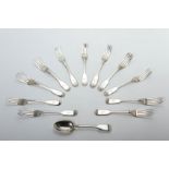 A GROUP OF SILVER AND SILVER PLATED FIDDLE PATTERN CUTLERY