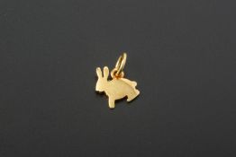 A GOLD RABBIT SHAPED CHARM BY DODO POMELLATO