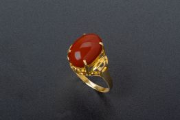 A CORAL SINGLE STONE RING