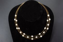 A GOLD AND FRESHAWATER CULTURED PEARL NECKLACE