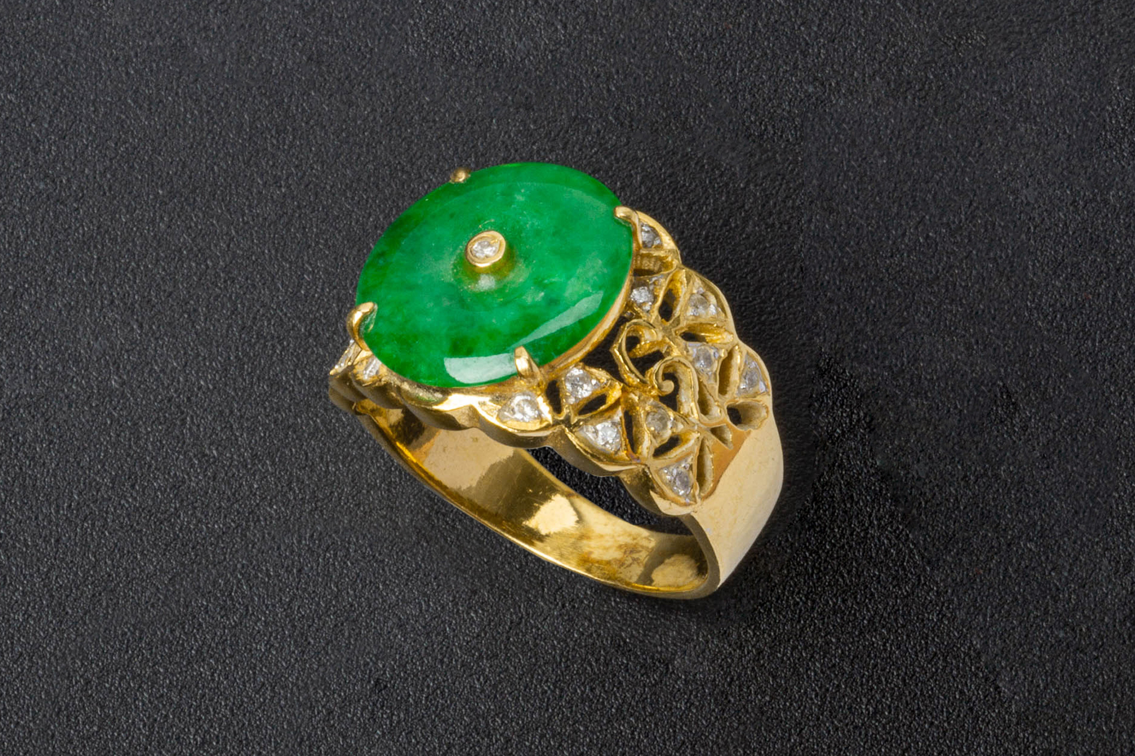 A JADE AND DIAMOND RING