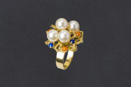 A CULTURED PEARL, LAPIS LAZULI AND AGATE COCKTAIL RING