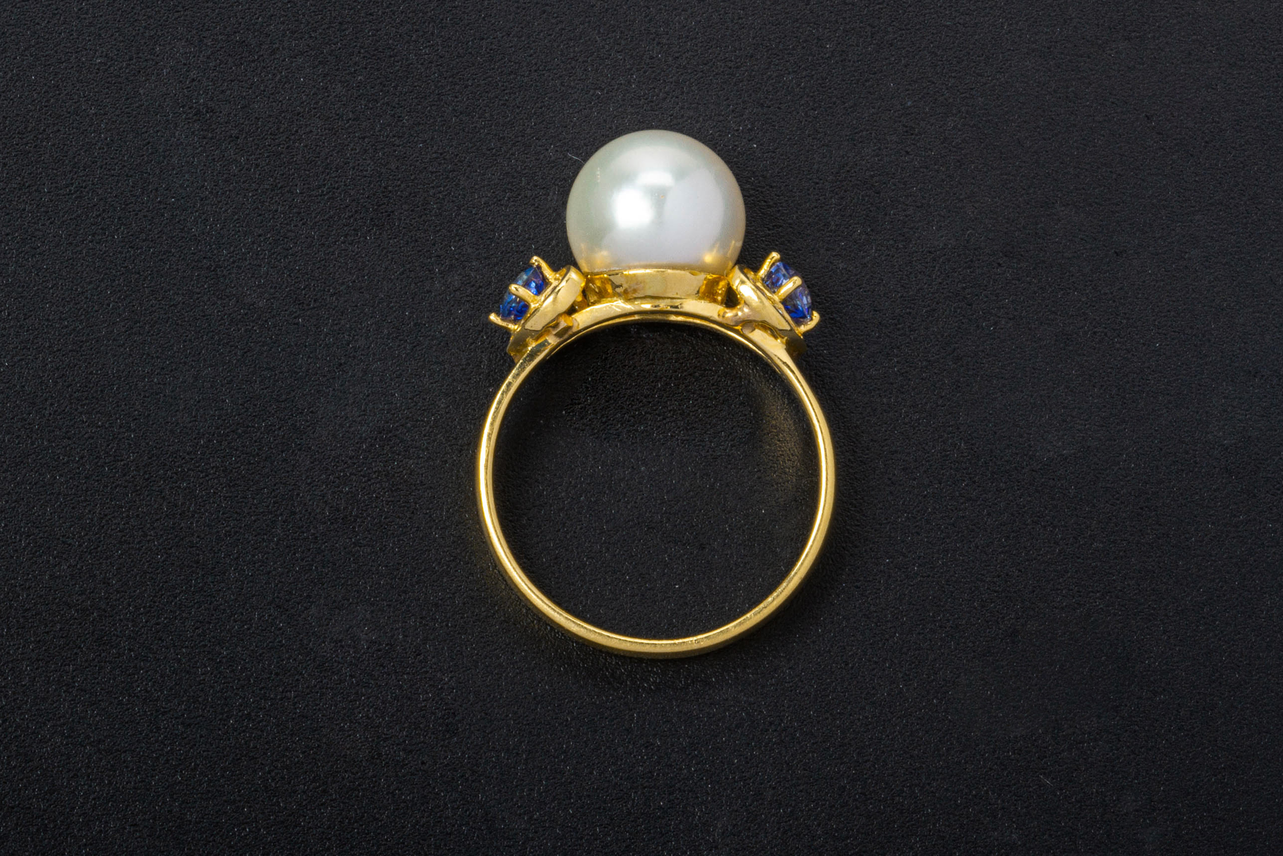 A CULTURED PEARL, BLUE SAPPHIRE AND DIAMOND RING - Image 3 of 3