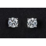 A PAIR OF DIAMOND STUD EARRINGS