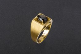 A BLACK STONE AND GOLD RING