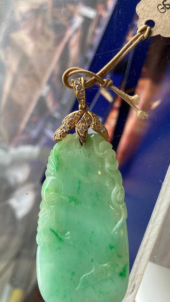 A JADE AND DIAMOND PENDANT - Image 4 of 7