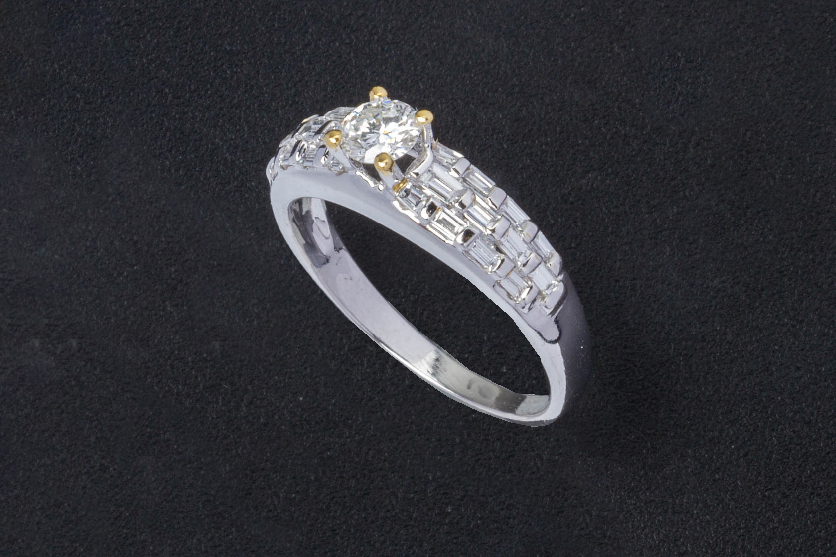 A DIAMOND RING - Image 2 of 3