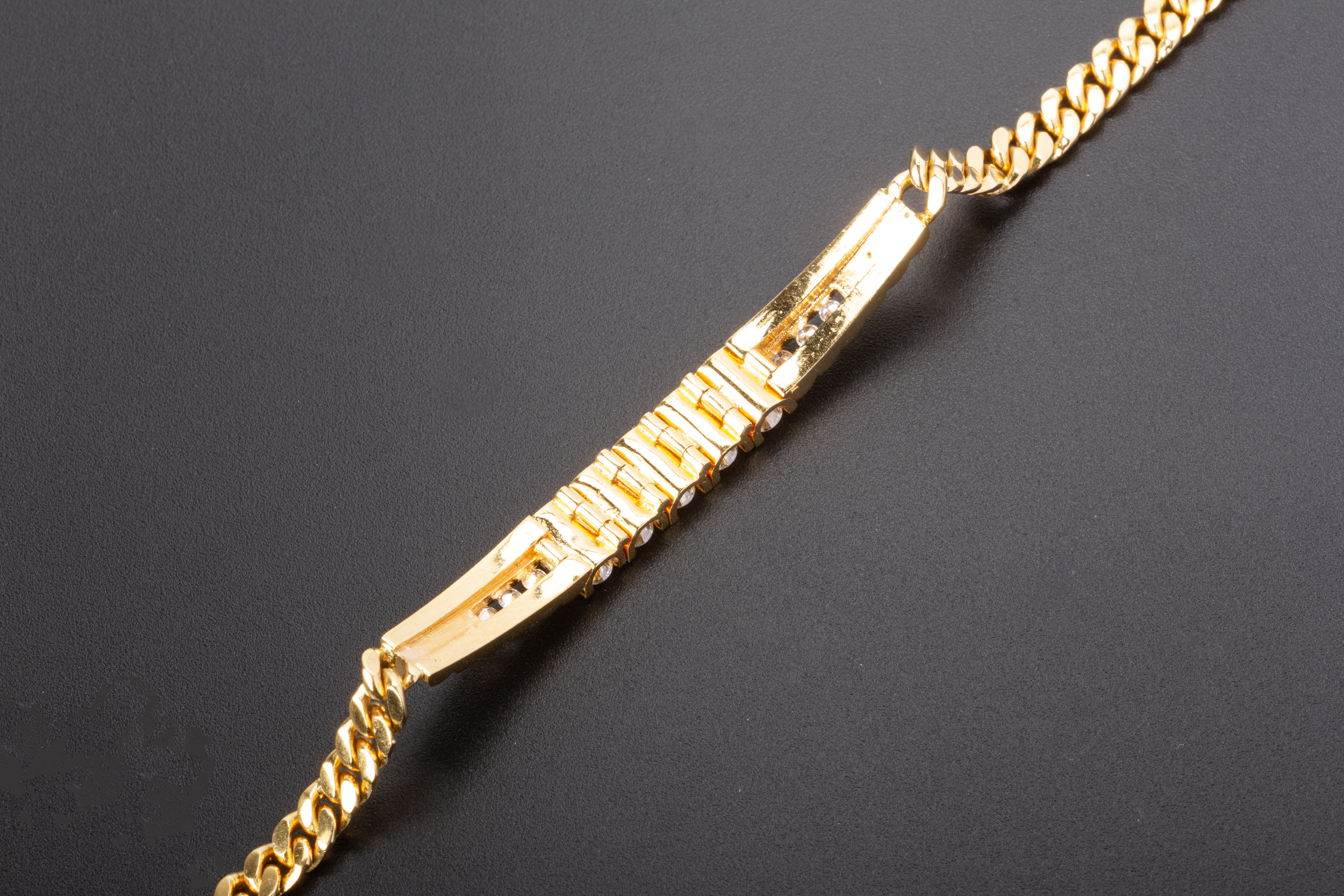 A GOLD AND DIAMOND BRACELET - Image 3 of 3