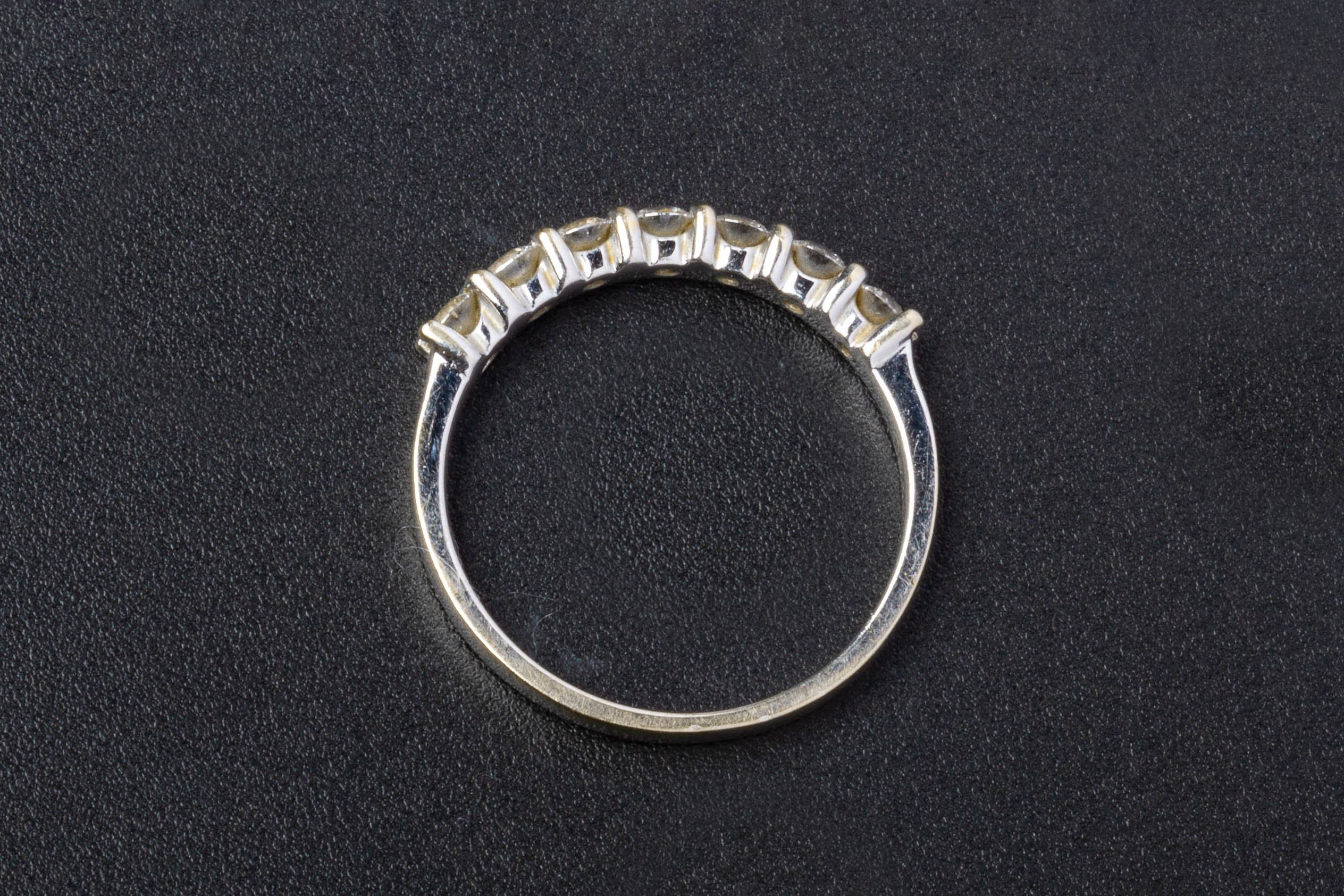 A DIAMOND HALF ETERNITY RING - Image 3 of 4