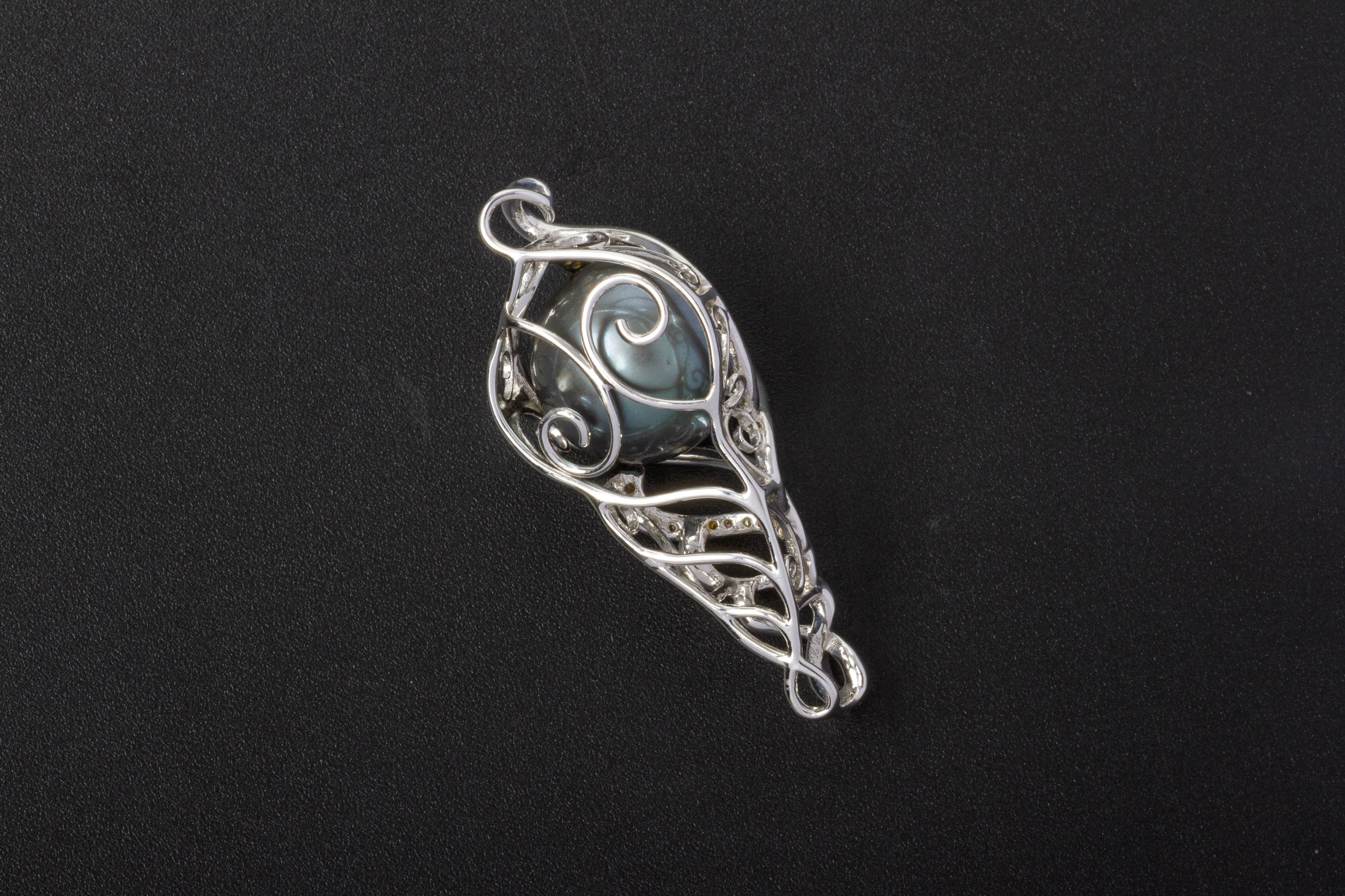 A TAHITIAN PEARL AND DIAMOND PENDANT - Image 3 of 3