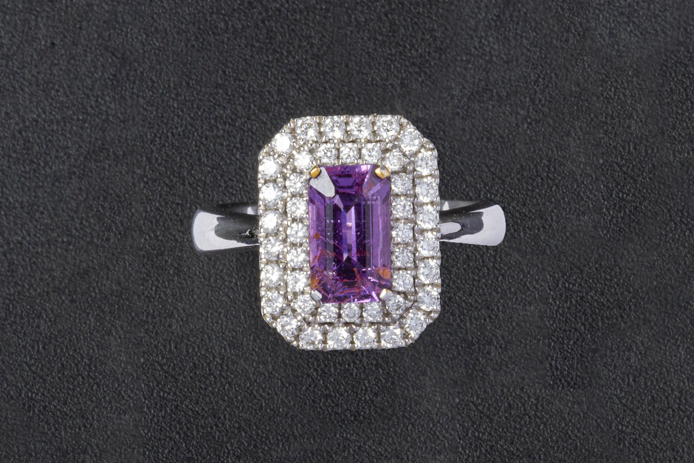 AN UNHEATED PURPLE SAPPHIRE AND DIAMOND RING