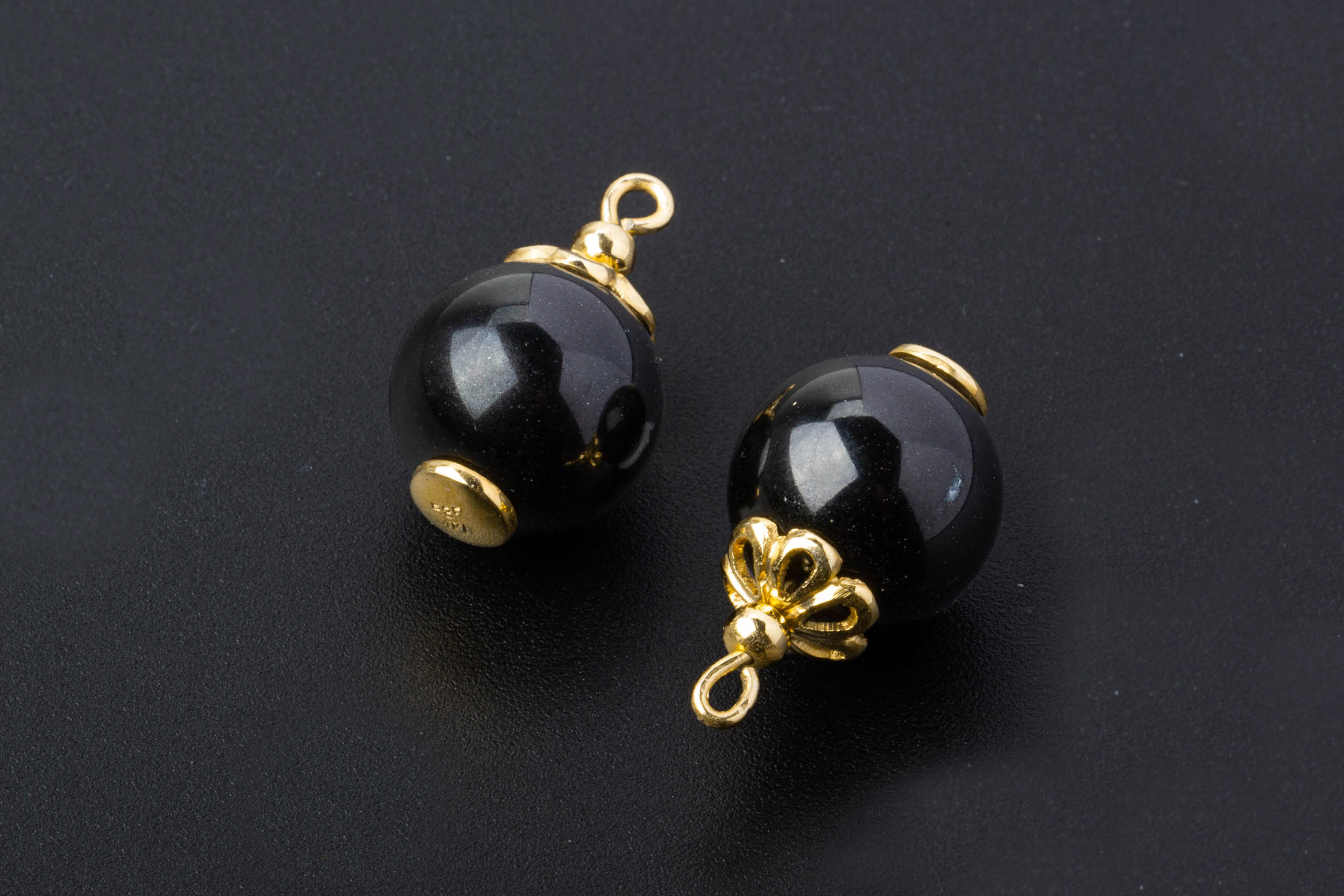 THREE PAIRS OF GOLD MOUNTED BEADS - Image 4 of 4