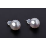 A PAIR OF CULTURED PEARL EARRINGS